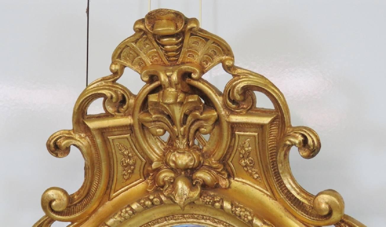 Sculpté à la main Miroir ovale doré Rococo américain du 19ème siècle en vente