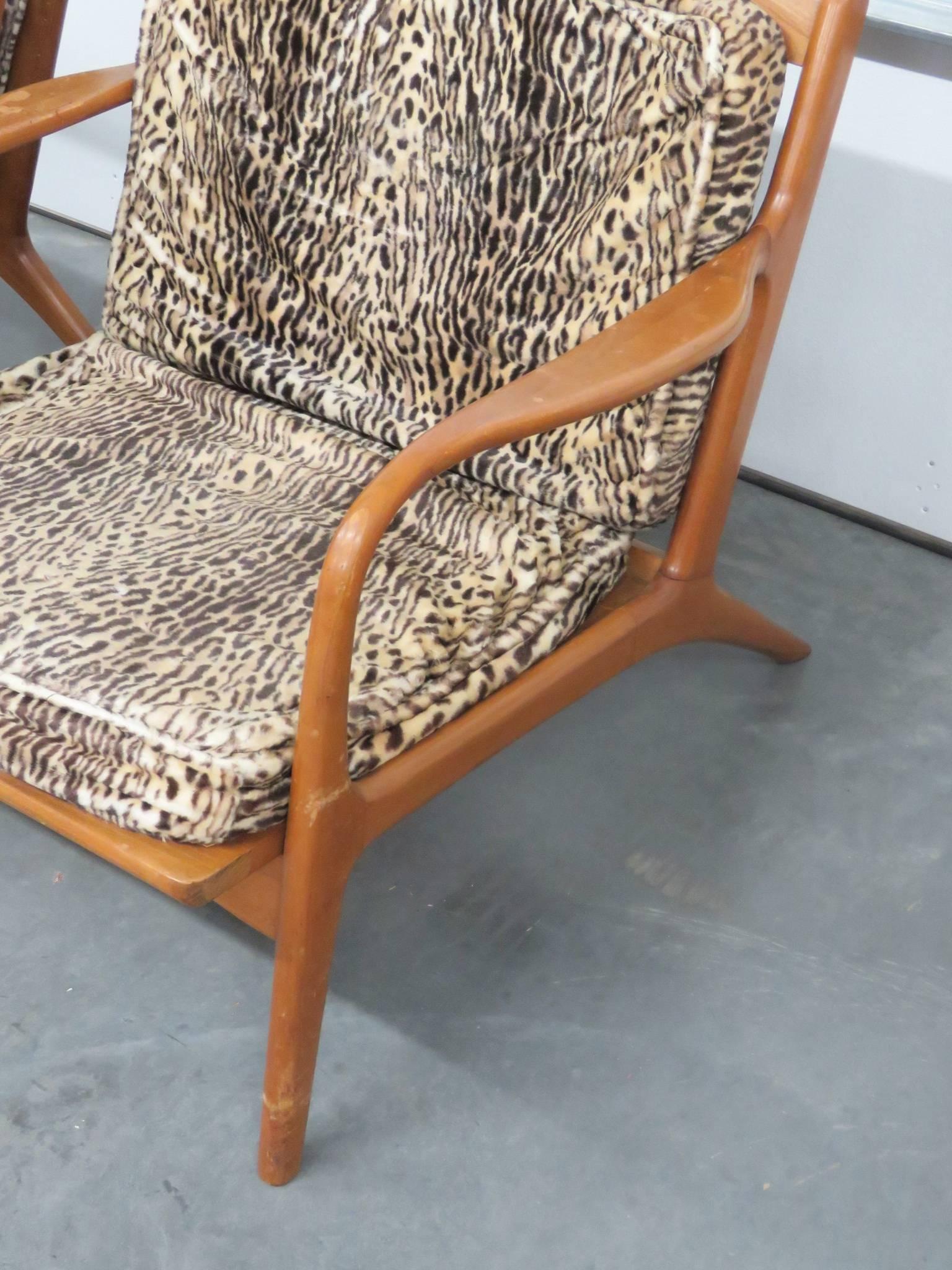 Teak frame with spindle backs. Leopard cushions.