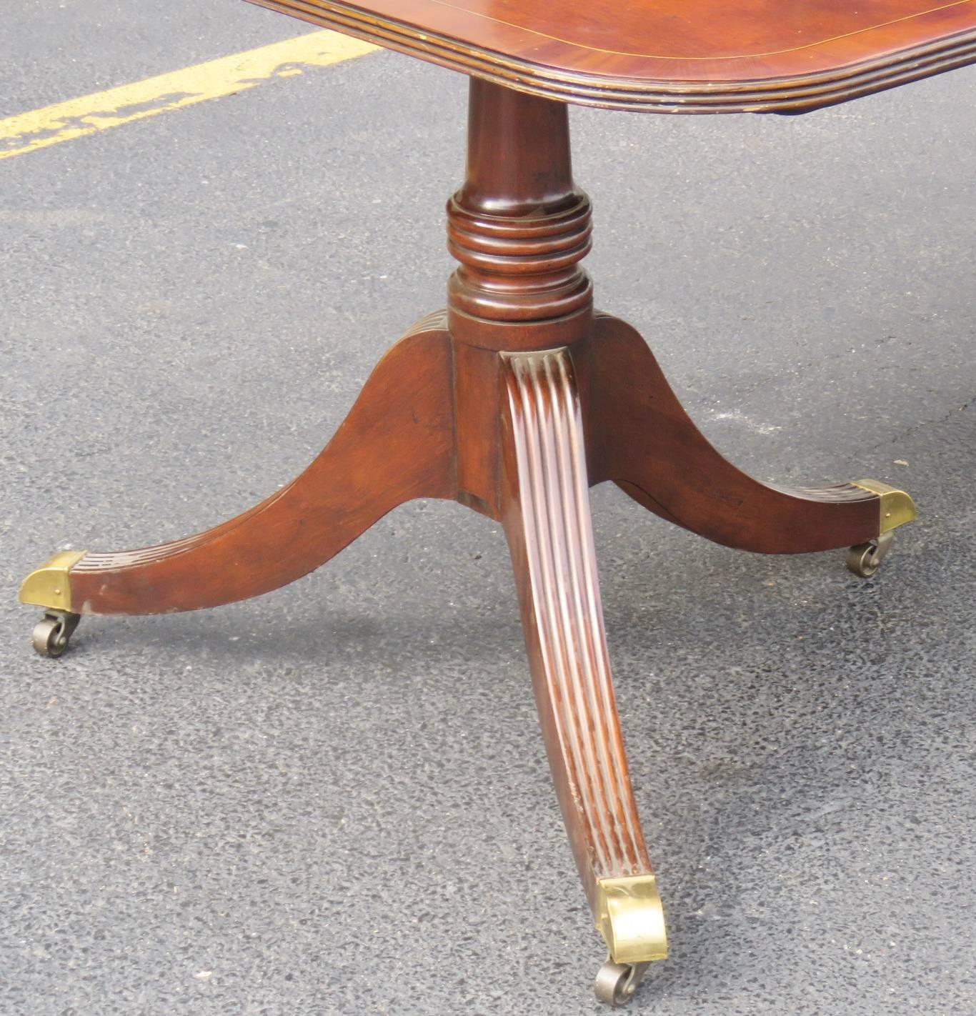 Baker Banded Pedestal Dining Table In Good Condition In Swedesboro, NJ