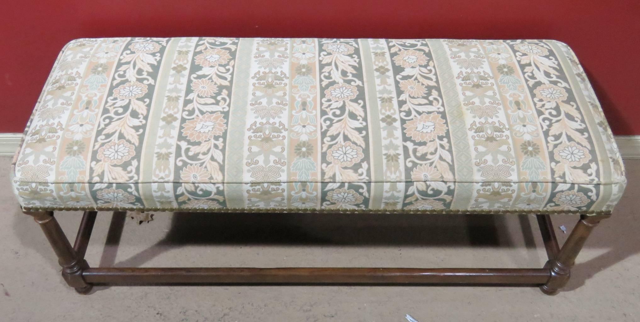 Henredon Heritage Upholstered Bench In Good Condition In Swedesboro, NJ