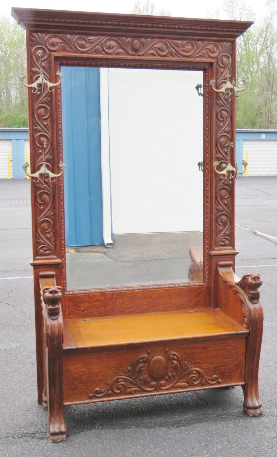 R.J. Horner Oak Carved Hall Seat with Lion's Heads In Good Condition In Swedesboro, NJ