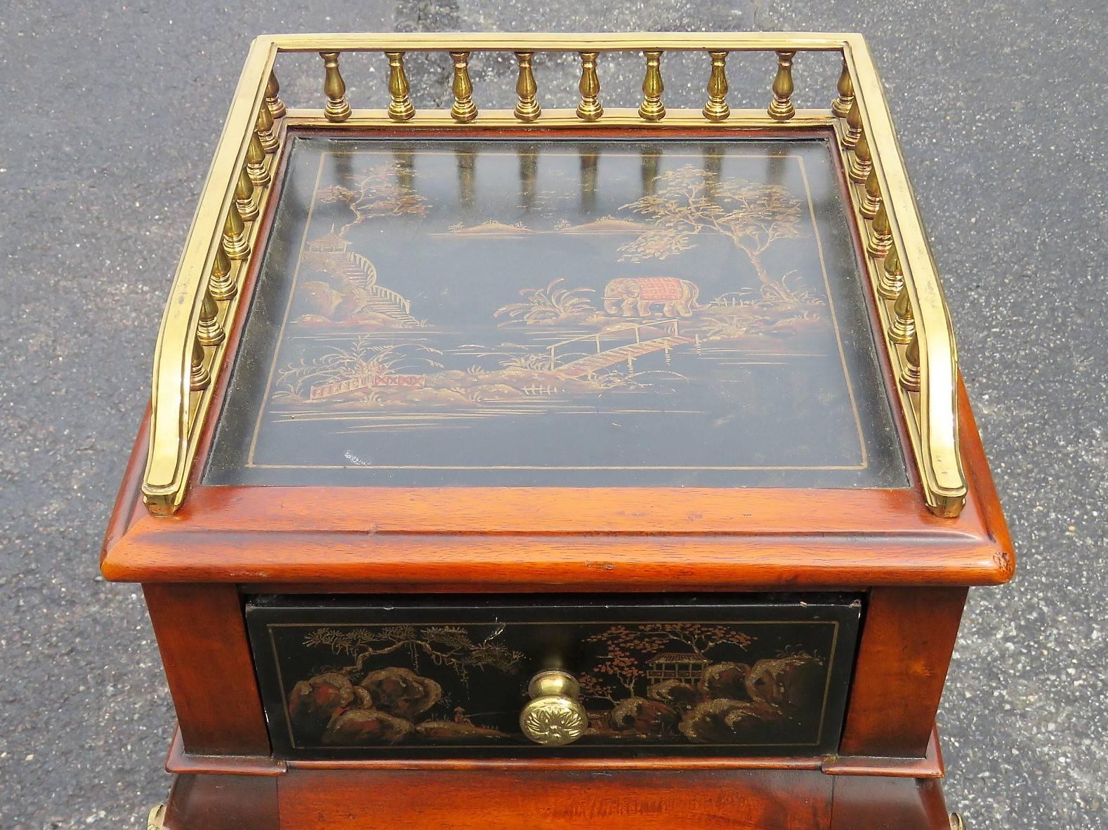 Maitland-Smith Chinoiserie Decorated and Brass Stand In Good Condition In Swedesboro, NJ