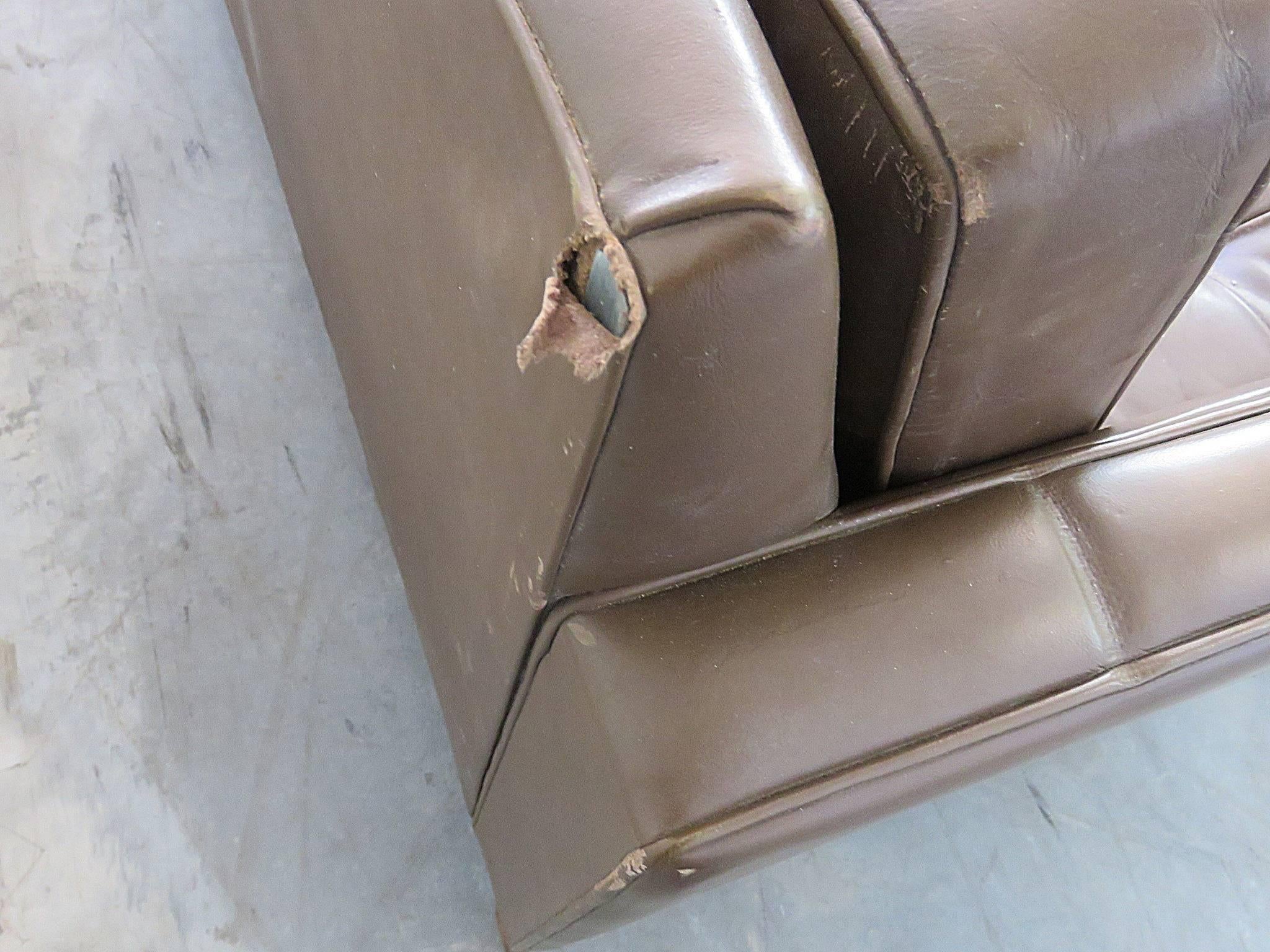 Knoll Leather Sofa In Good Condition In Swedesboro, NJ