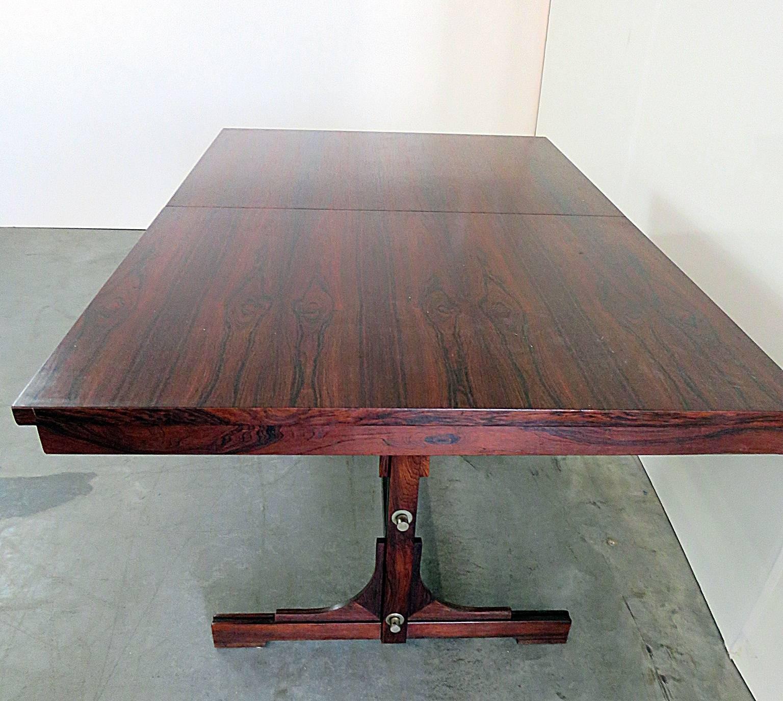 Rosewood Frattini Dining Room Table In Good Condition In Swedesboro, NJ