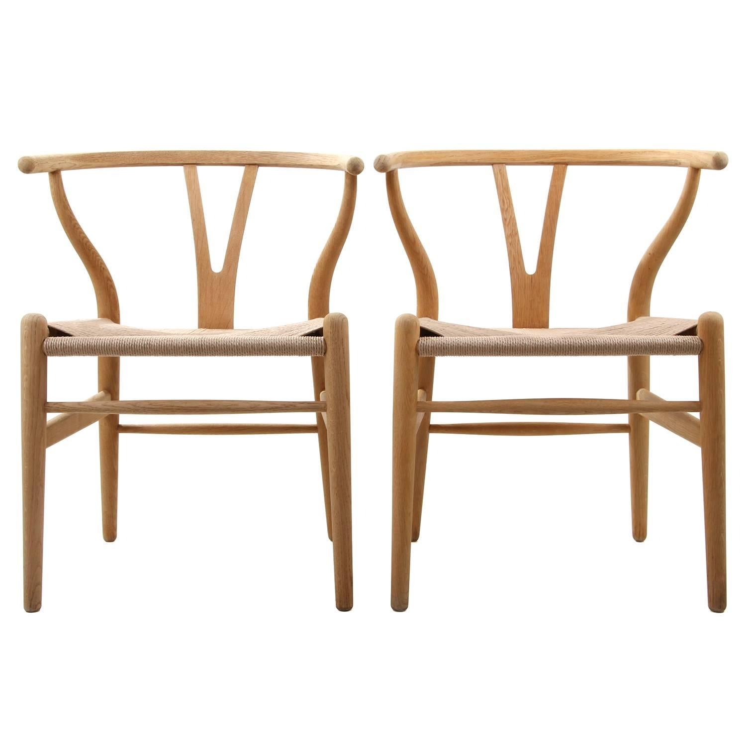 CH24, Wishbone Chairs 'Pair' by Hans J Wegner for Carl Hansen & Son in 1949