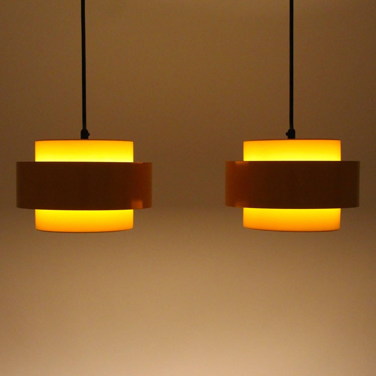 JUNO - yellow pendant pair by Jo Hammerborg in 1969 for Fog & Mørup as part of the Rainbow Line - gorgeous pair of sunny yellow space age light in good vintage condition.

Colorful and vibrant pair of space age pendants, each made up of two inner