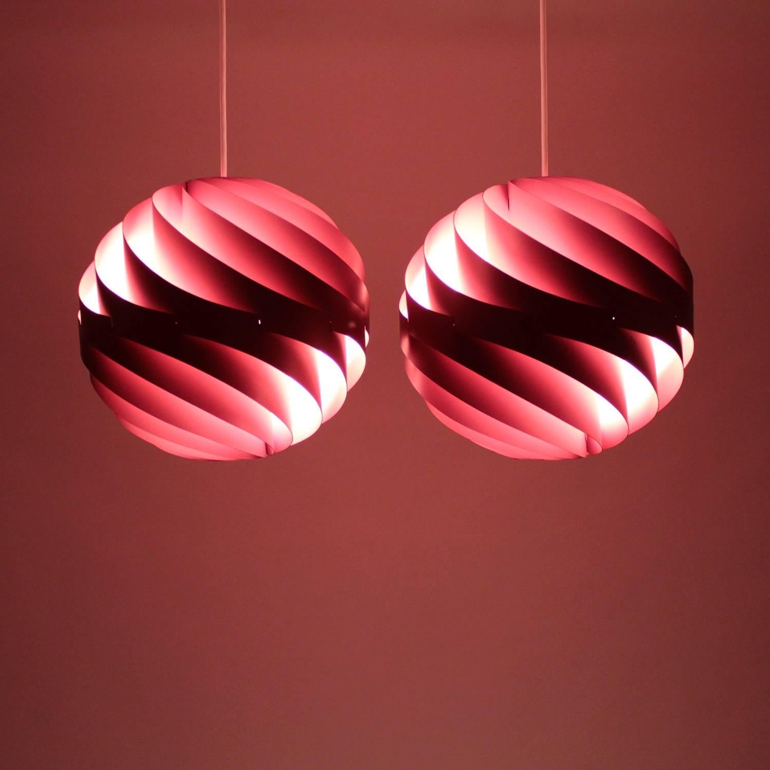 TURBO I - pair of pendants by Louis Weisdorf in 1965 and produced by Lyfa from 1967. Extremely rare vintage and super attractive pair of Danish Mid-Century design masterpieces! 

12 thin aluminum lamellae elegantly spiral twisted and intertwined