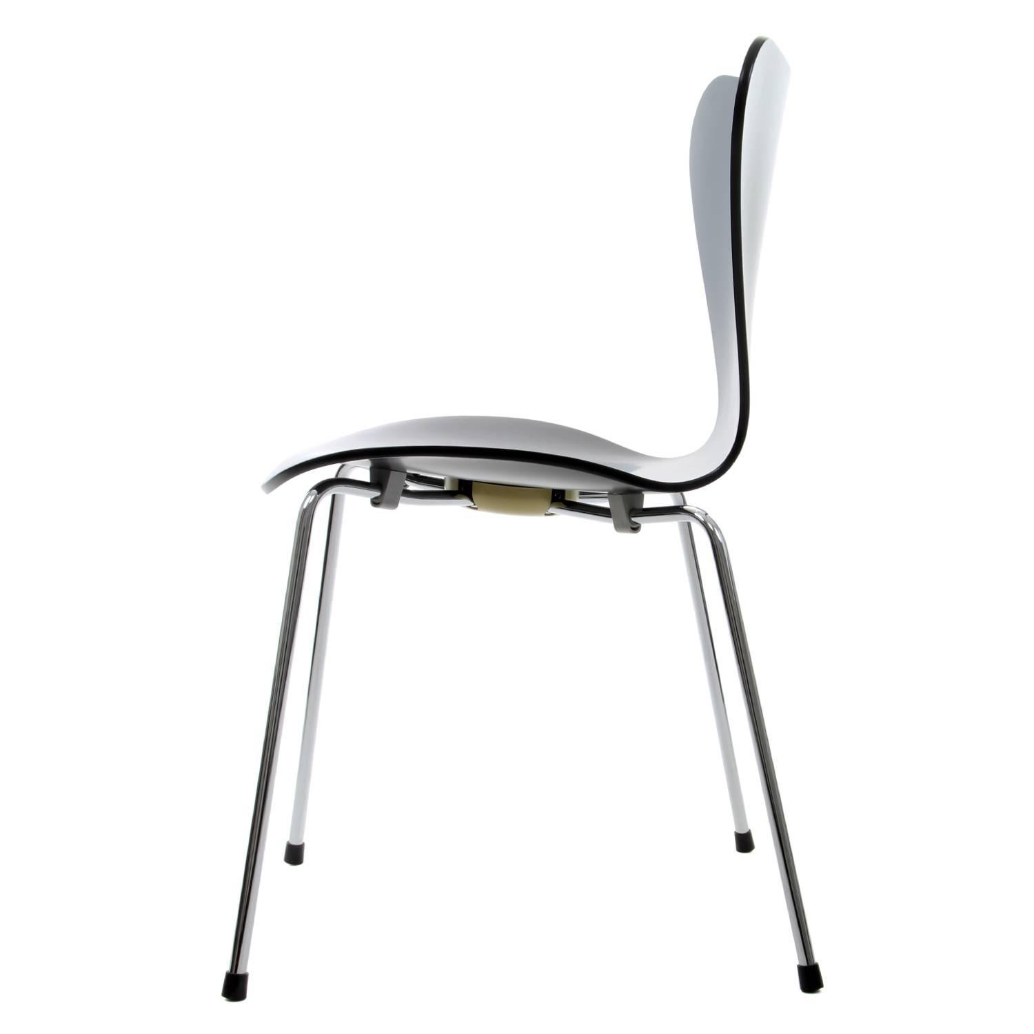 Veneer Series 7 Chair by Arne Jacobsen, for Fritz Hansen 1955. Professionally Restored For Sale