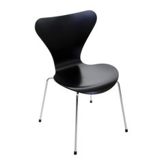 Series 7 Chair by Arne Jacobsen, for Fritz Hansen 1955. Professionally Restored