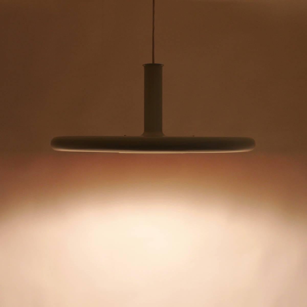 OPTIMA 7 - large white ceiling light by Hans Due for Fog & Mørup in 1972 - super minimalist space age lighting in very good vintage condition.

The OPTIMA is characterized by its soft lines with a clear influence from space age design. Featuring an