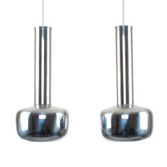 Paire de lampes à suspension Guldpendel en chrome de Vilhelm Lauritzen en 1956 pour Louis Poulsen