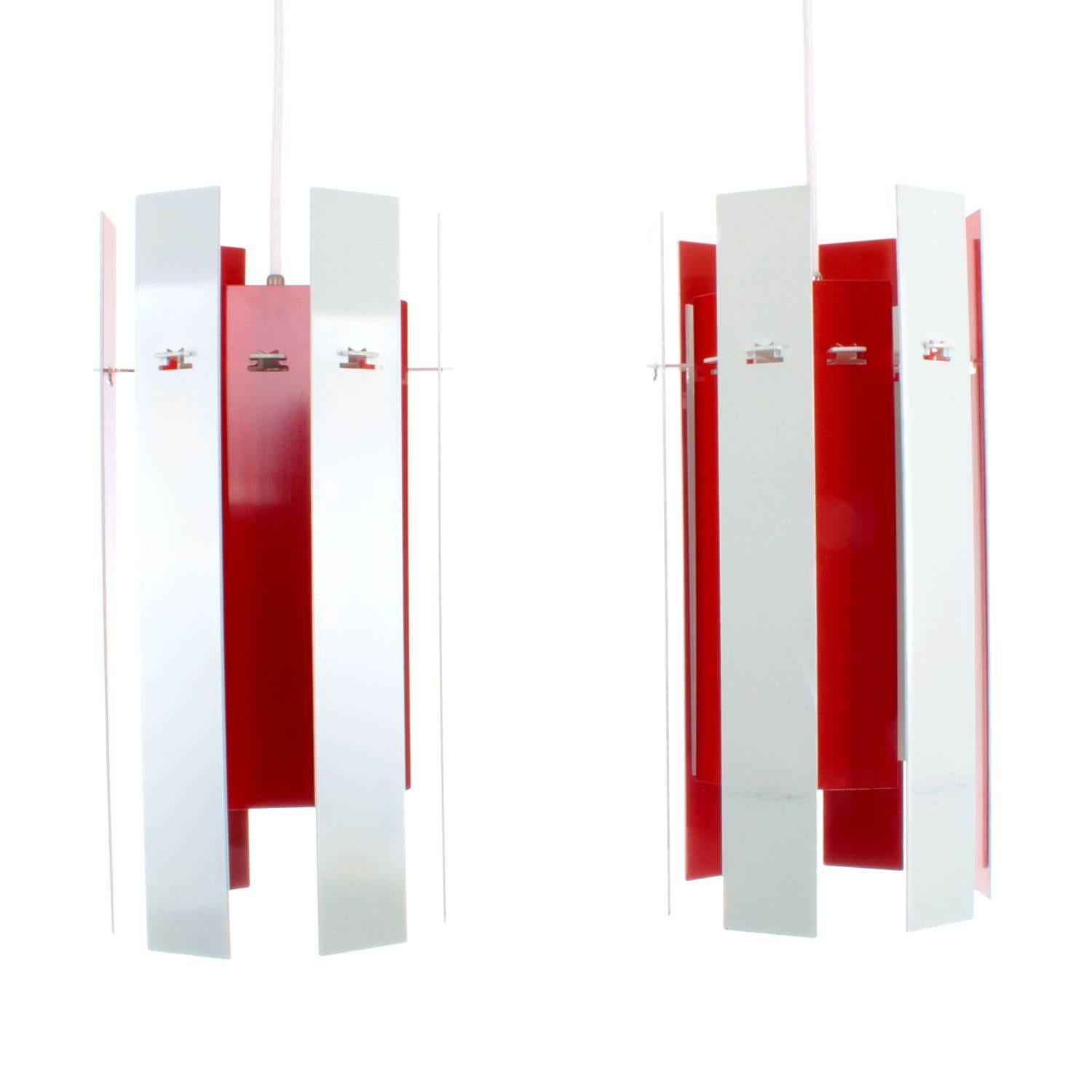 Cocktail Pendant Pair by Henning Rehhof, Fog & Mørup, 1971, Red & White Lamps In Excellent Condition For Sale In Frederiksberg, DK