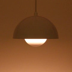 Flowerpot by Verner Panton, Louis Poulsen, 1968. Vintage White Enameled Pendant