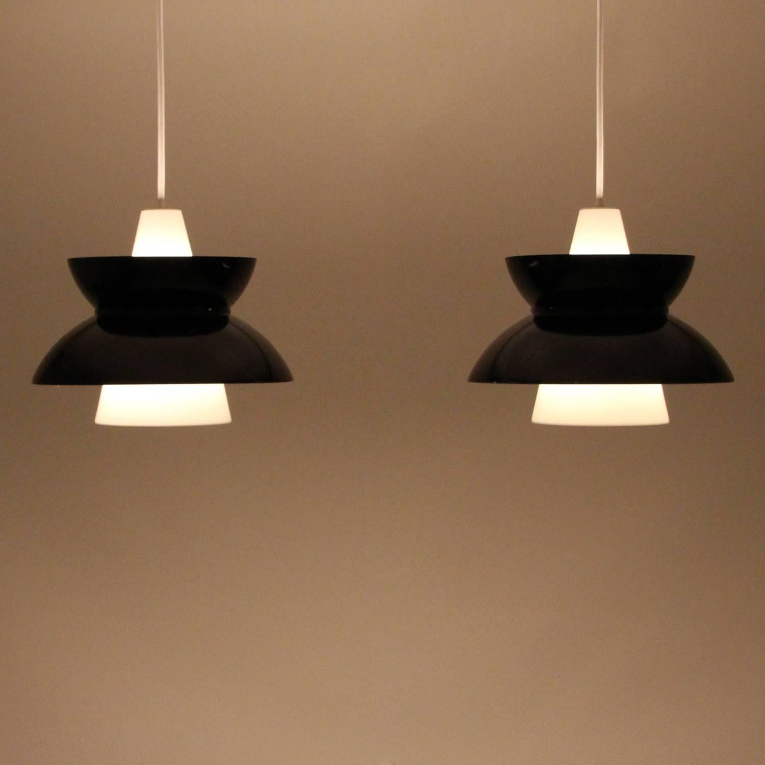 Søværnspendel (Navy Pendant) - pendant pair produced by Louis Poulsen in 1952, charming pair of black and white lights in very good vintage condition.

Beautiful pieces with a personality of their own. Each light is comprised of a black lacquered