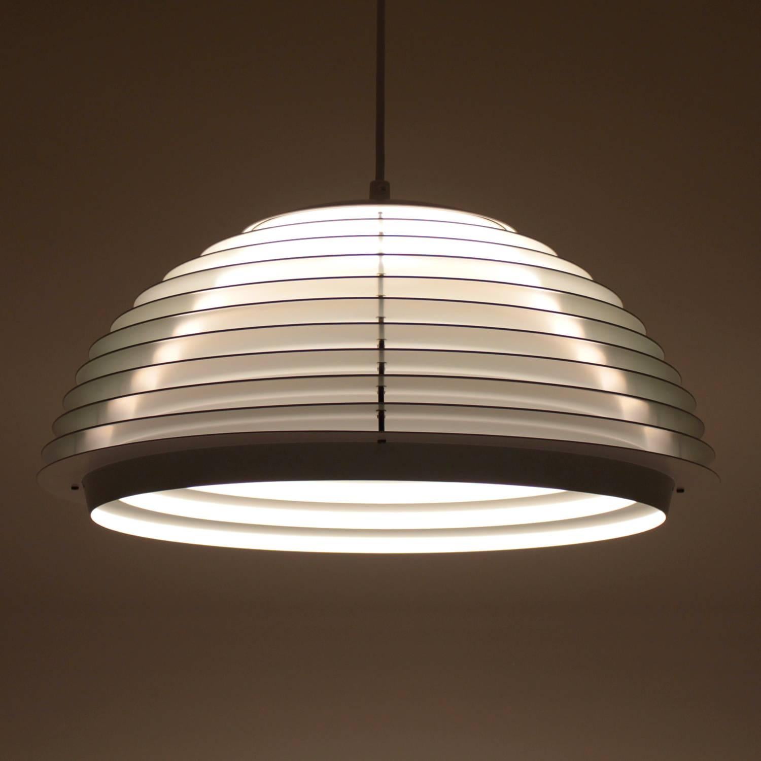 Hekla, pendant by Jón Ólafsson and Petur B Lúthersson in 1962, and put into production by Fog & Mørup in 1964, rare and very attractive Scandinavian Modern light.

This is a rare find and collectors item, especially in this excellent vintage