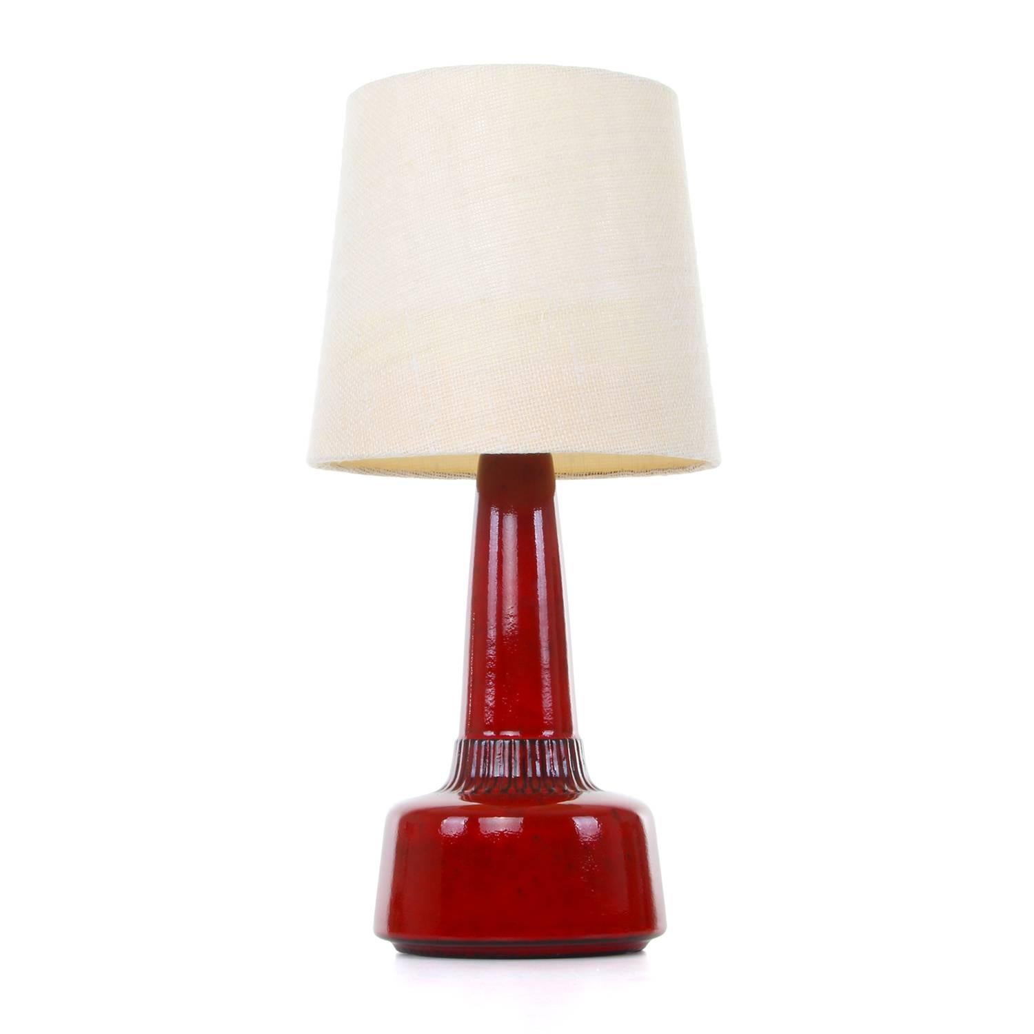 Mid-Century Modern Red Table Lamp by Einar Johansen, Soholm, 1960s, Danish Modern Table Light For Sale