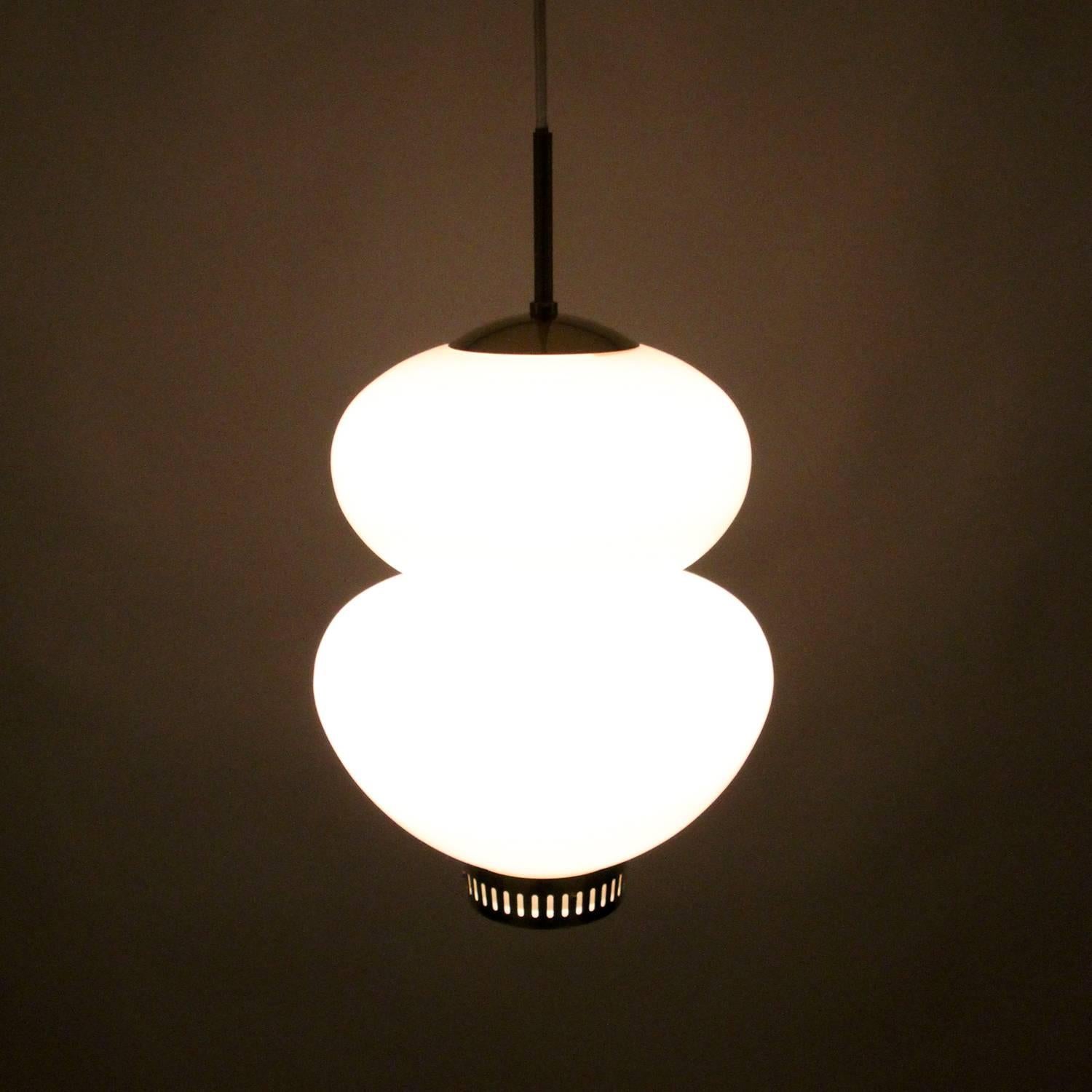 Peanut, Pendant Lighting by Bent Karlby, 1946, Lyfa Large Opal and Brass Light In Excellent Condition For Sale In Frederiksberg, DK