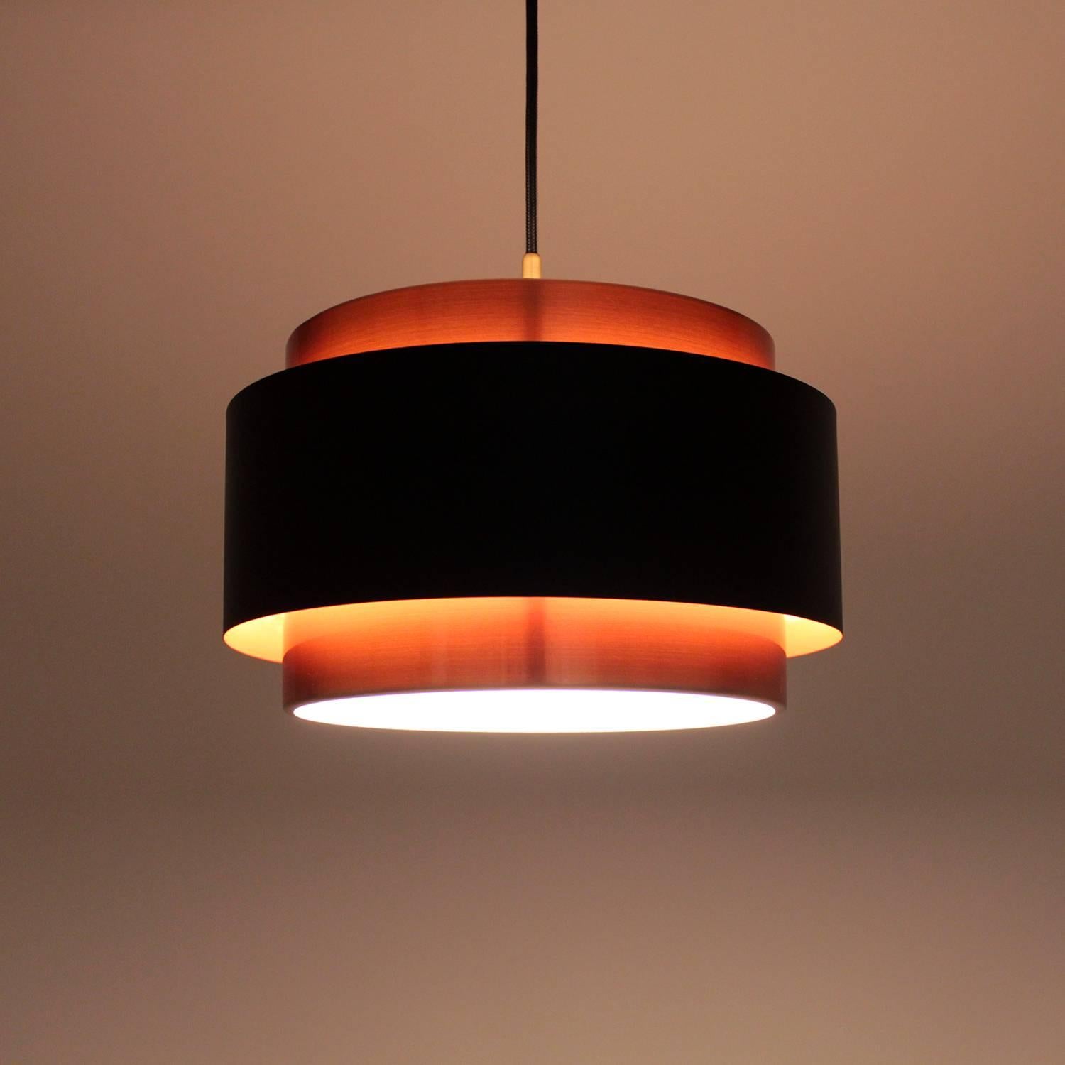 Saturn pendant light by Jo Hammerborg in 1963 for Fog & Mørup - very attractive copper and black hanging lamp in very good vintage condition!

Gorgeous Space Age pendant, comprised of two aluminum rings surrounded by a third larger ring, all three