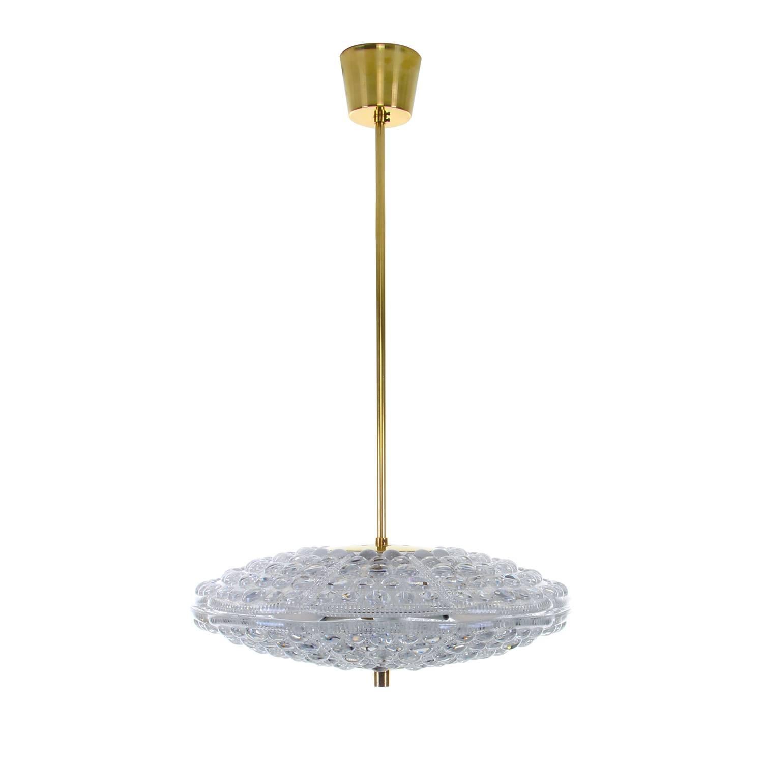 Orrefors Merkur, crystal ceiling lighting by Lyfa / Orrefors in the 1960s, beautiful Scandinavian Mid-Century Modern crystal pendant light in excellent vintage condition.

This large crystal lamp is comprised of two thick double corrugated crystal