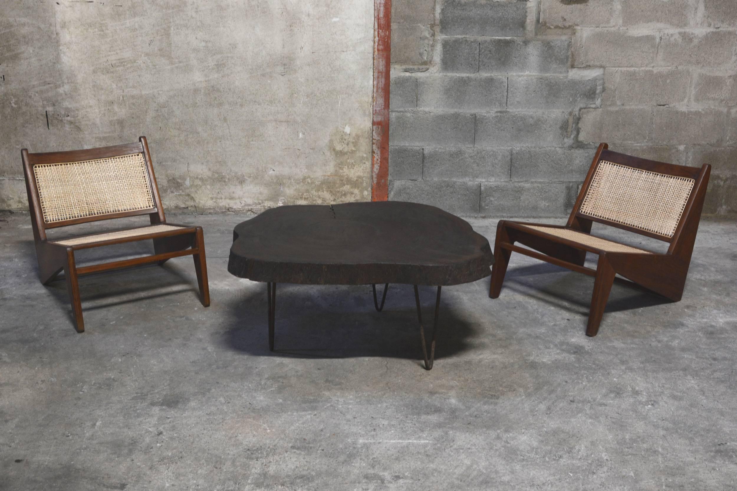 Pierre Jeanneret & Le Corbusier 'Tree Trunk' lounge table for the High Court and private residences in Chandigarh, India . Designed 1954-1955. Iron Mango plater fixed on three iron rods leg. The wood is cracked, the crack could expand in case of