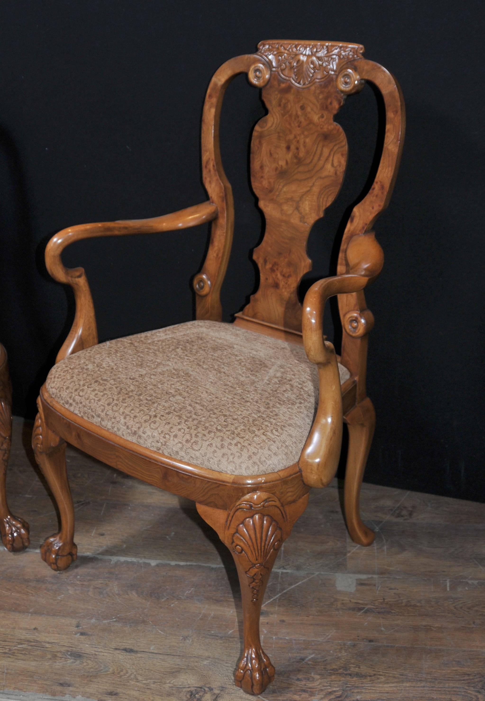 Set of Eight Walnut Queen Anne Style Dining Chairs In Excellent Condition For Sale In Potters Bar, Herts