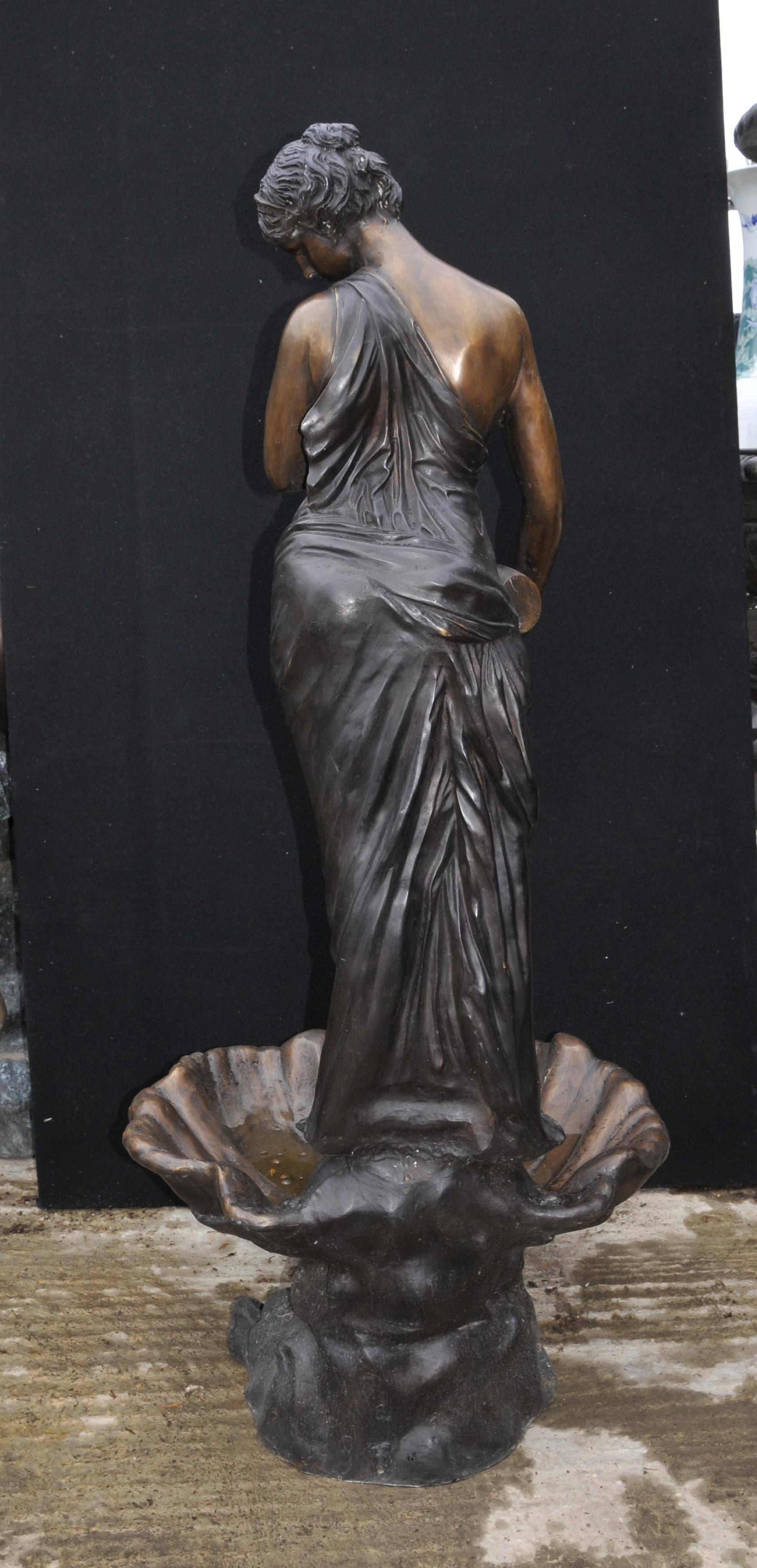 Italian Bronze Extra Large Maiden Fountain Statue Amphora Water Feature In Excellent Condition For Sale In Potters Bar, Herts