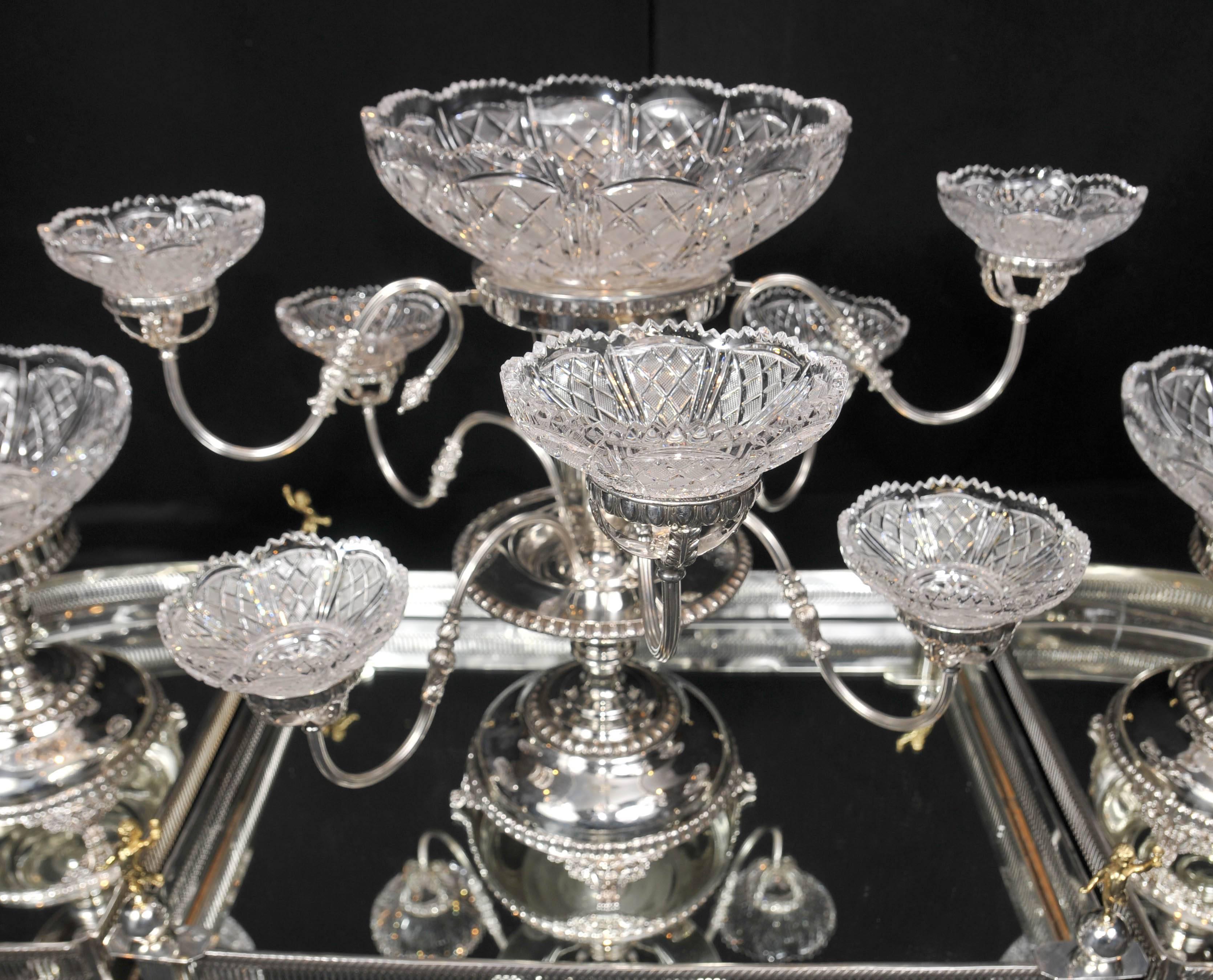 Late 20th Century English Sheffield Silver Plate Centrepiece Bowl Dish Epergne For Sale