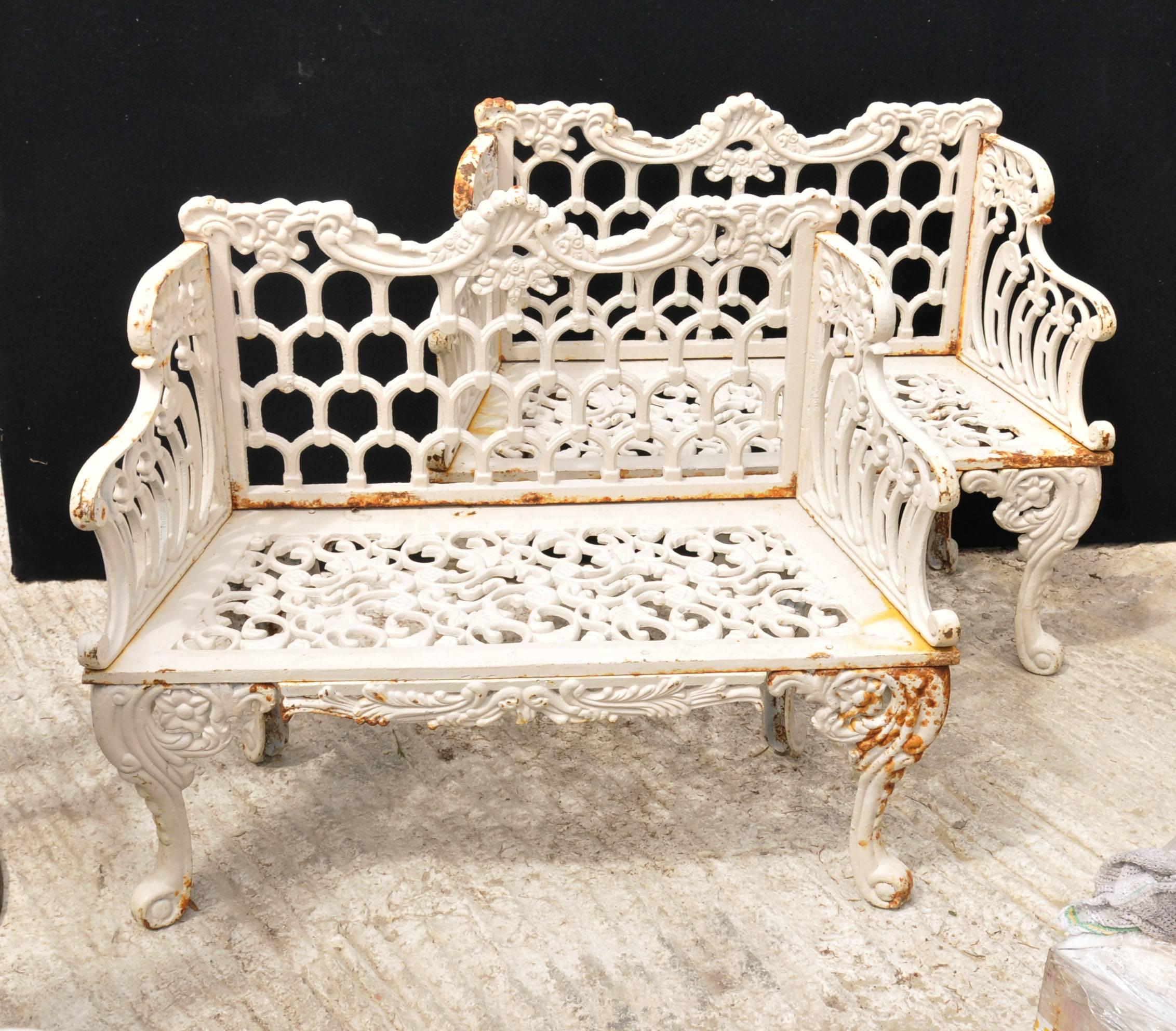 horseshoe bench seat