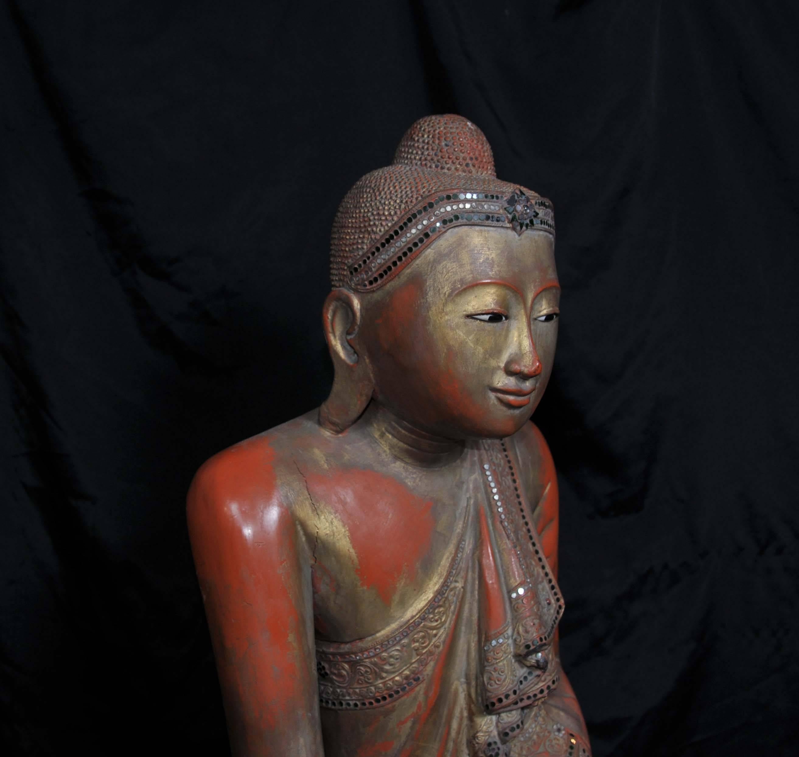 Burmese red lacquered seated figure of Buddha, late 20th century In Good Condition For Sale In Potters Bar, Herts