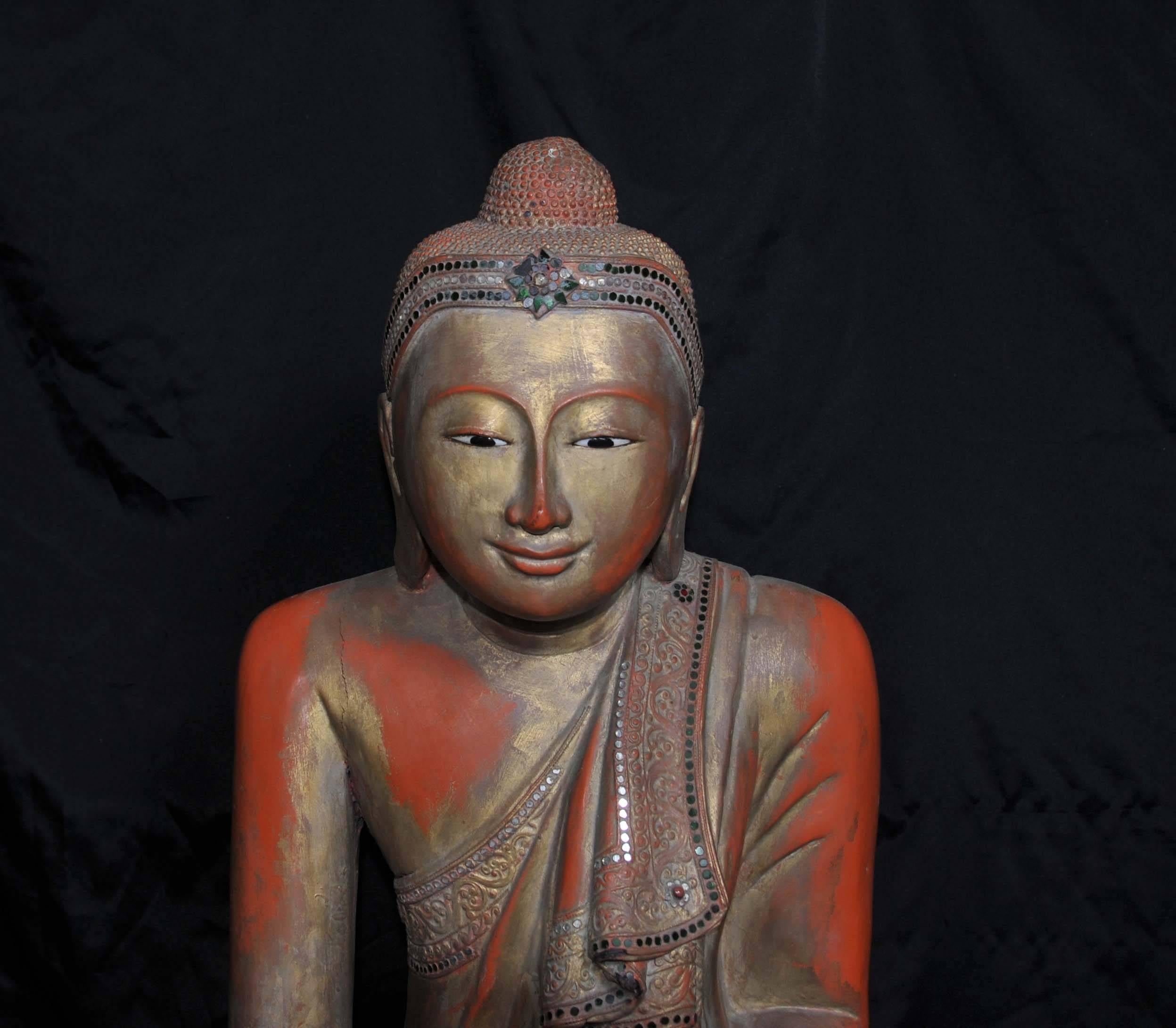 20th Century Burmese red lacquered seated figure of Buddha, late 20th century For Sale