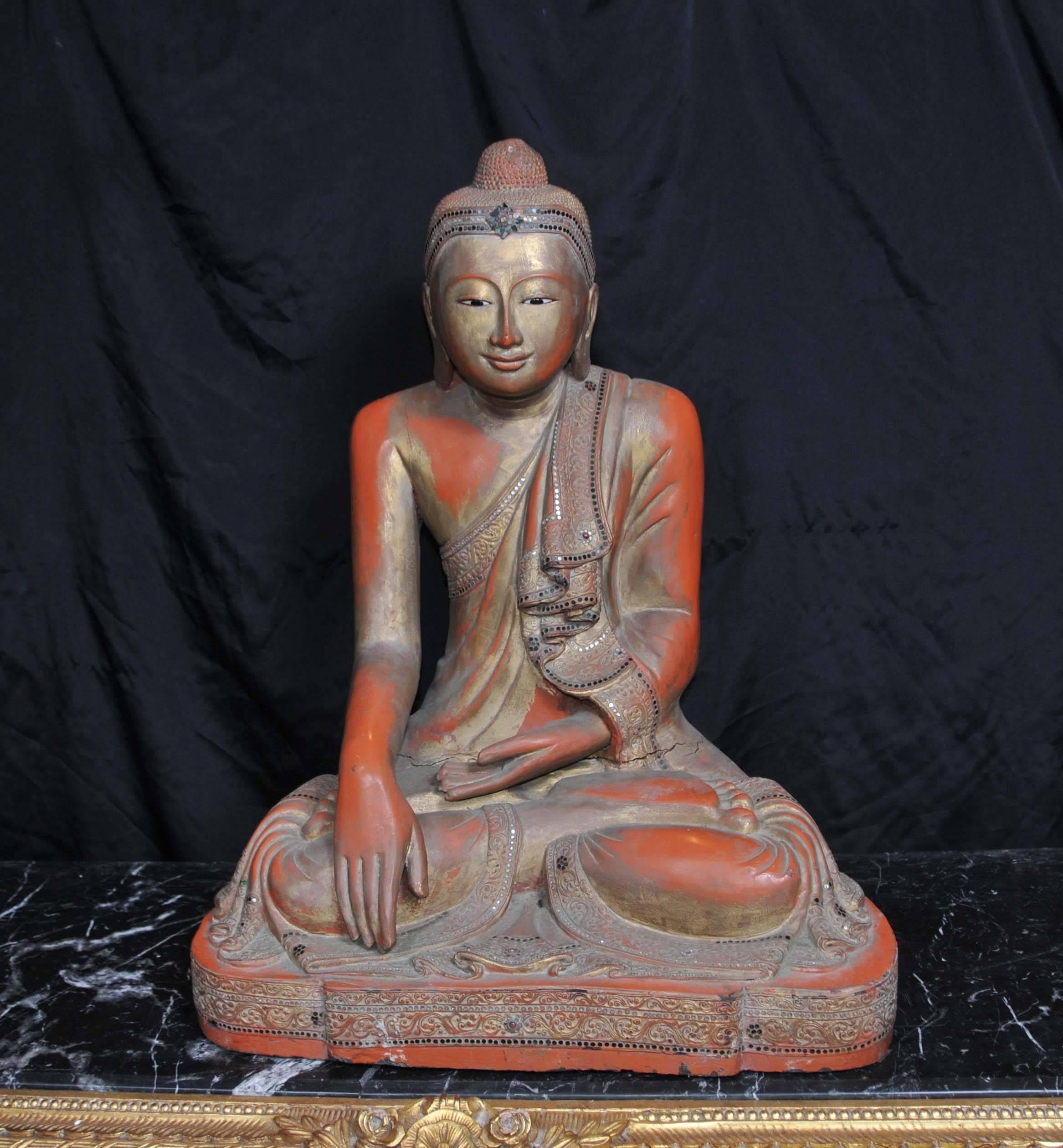 Burmese red lacquered seated figure of Buddha, late 20th century For Sale 1