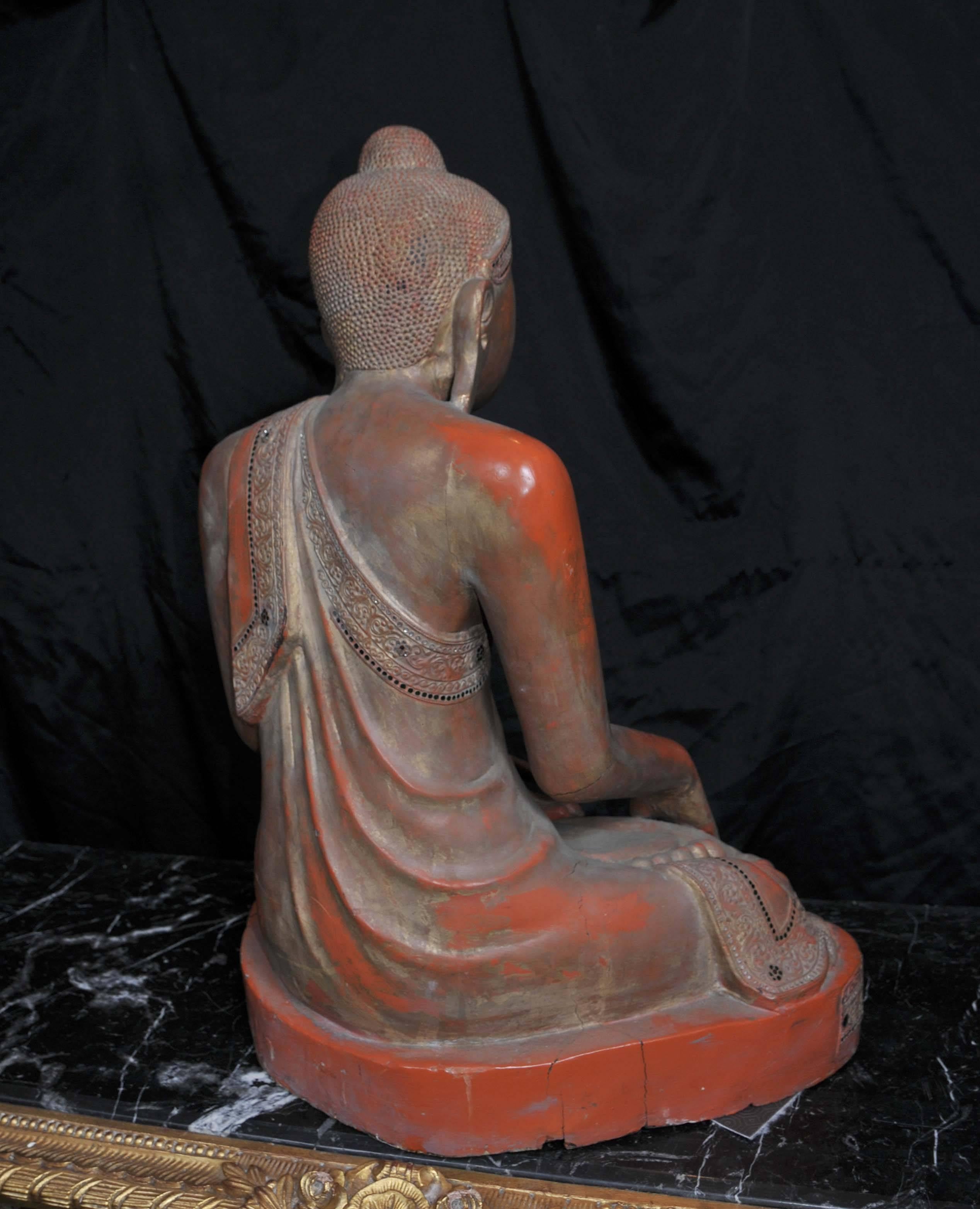 Asian Burmese red lacquered seated figure of Buddha, late 20th century For Sale