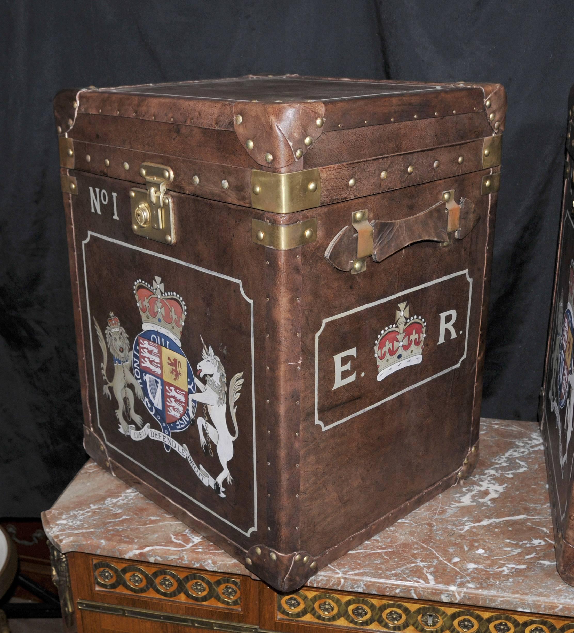Late 20th Century Pair of Leather Steamer Trunk Side Tables Boxes Luggage Case For Sale