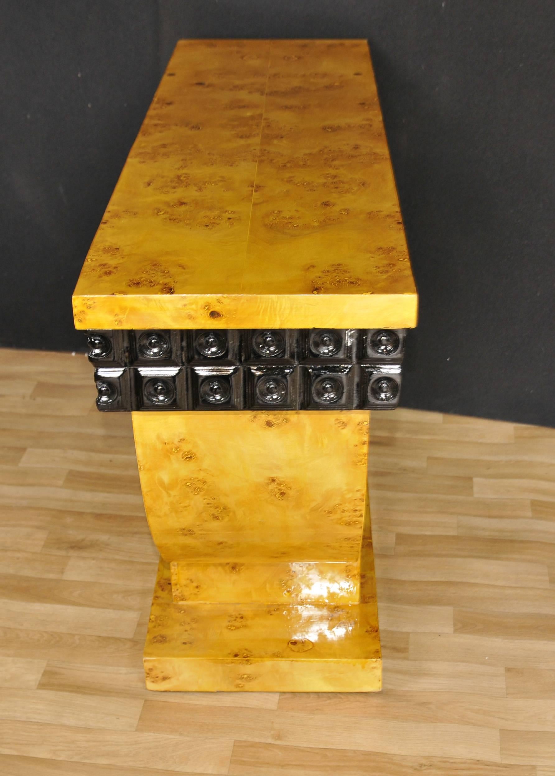 Gorgeous Art Deco style console table in blonde walnut
Blonde walnut offset by black ebonized trim
Classic 1920s look, clean and minimal design perfect for contemporary interiors
We have a whole host of matching Art Deco style furniture if you