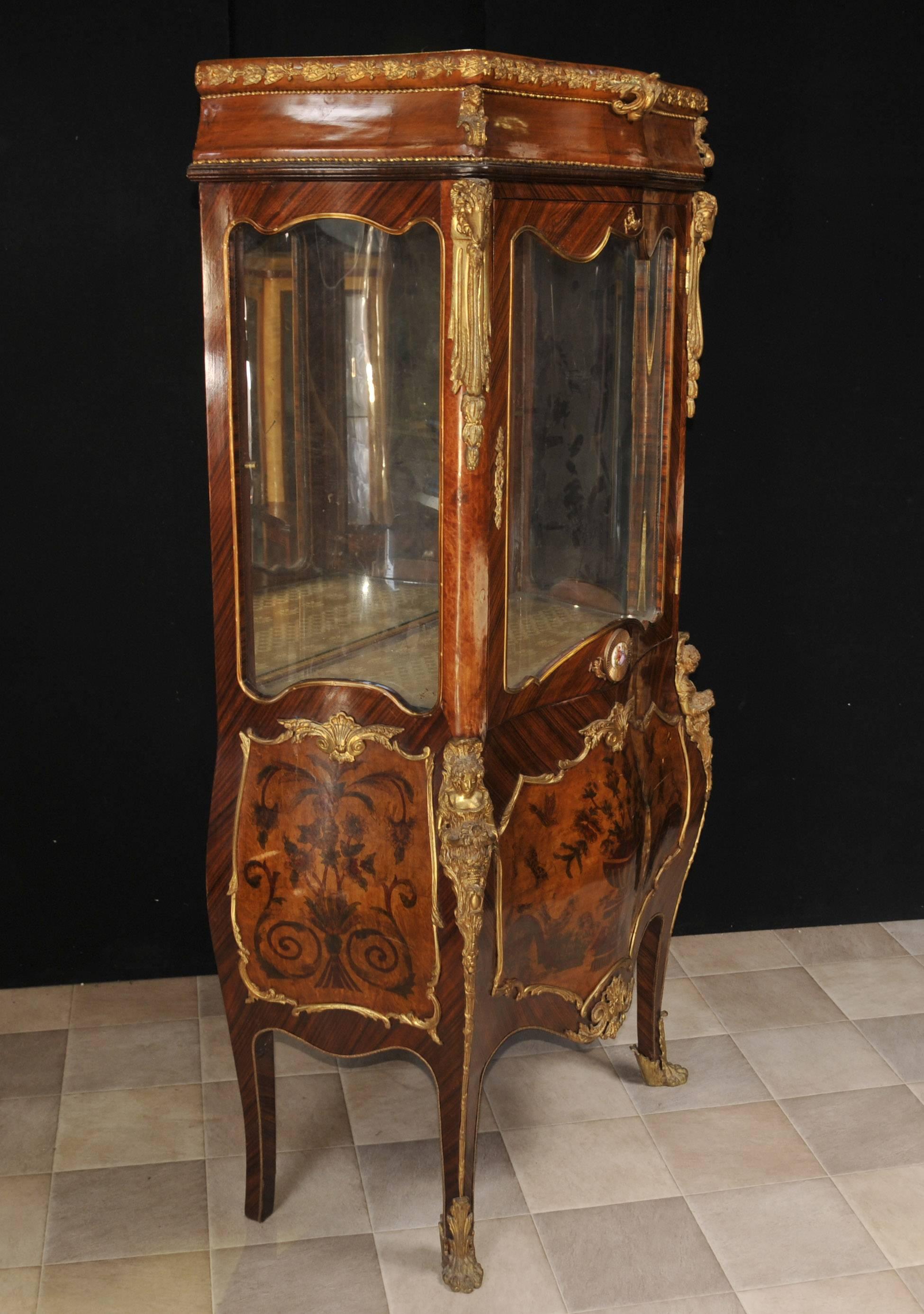 Antique French Vernis Martin Style Display Cabinet Angelica Kauffman In Good Condition For Sale In Potters Bar, Herts