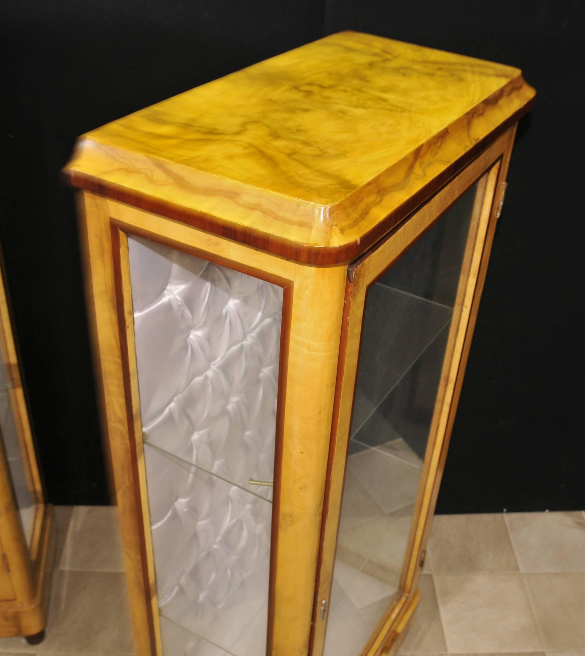 Appointments to view possible at our North London / Herts Canonbury Antiques showroom.
Sumptuous pair of art deco style display cabinets in blonde walnut.
Hope the photos do them some justice better in the flesh.
Great for displaying decorative