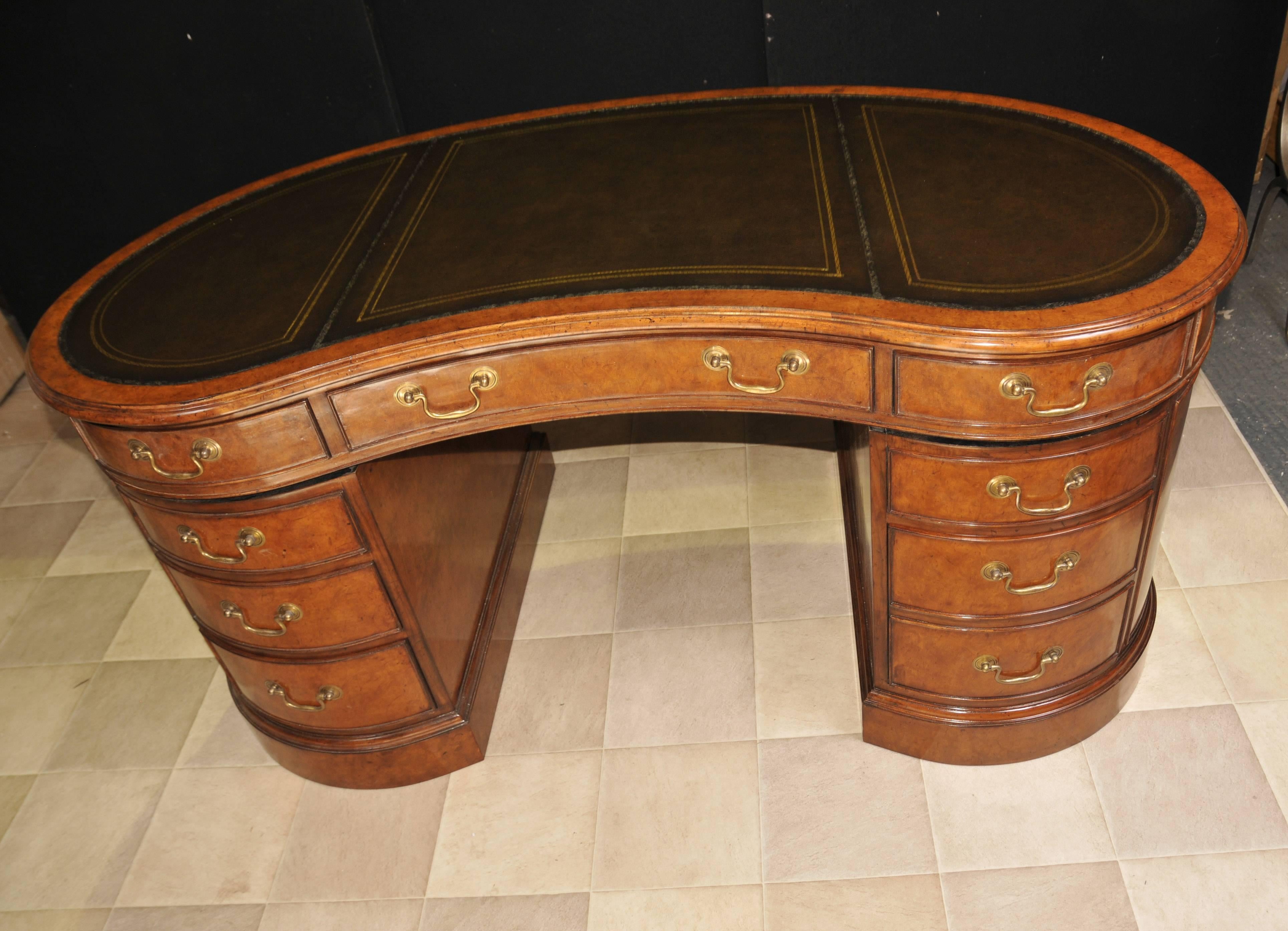 Regency Kidney Style Bean Desk in Walnut Writing Table For Sale 3