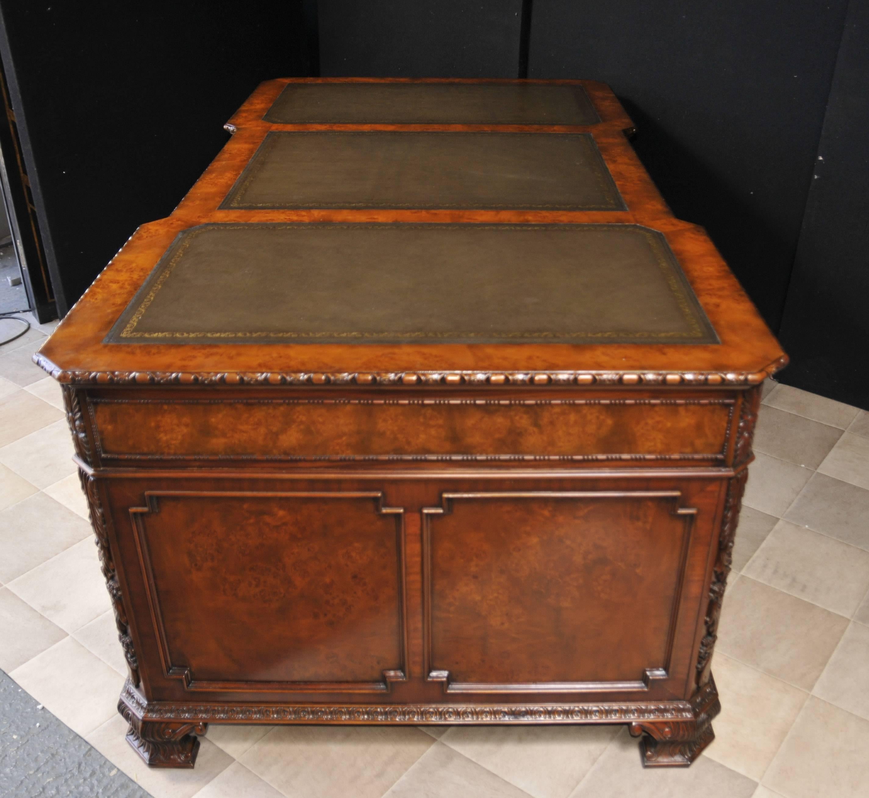 Walnut Regency Style Partnters Desk Walnut Carved Writing Table In Excellent Condition For Sale In Potters Bar, Herts
