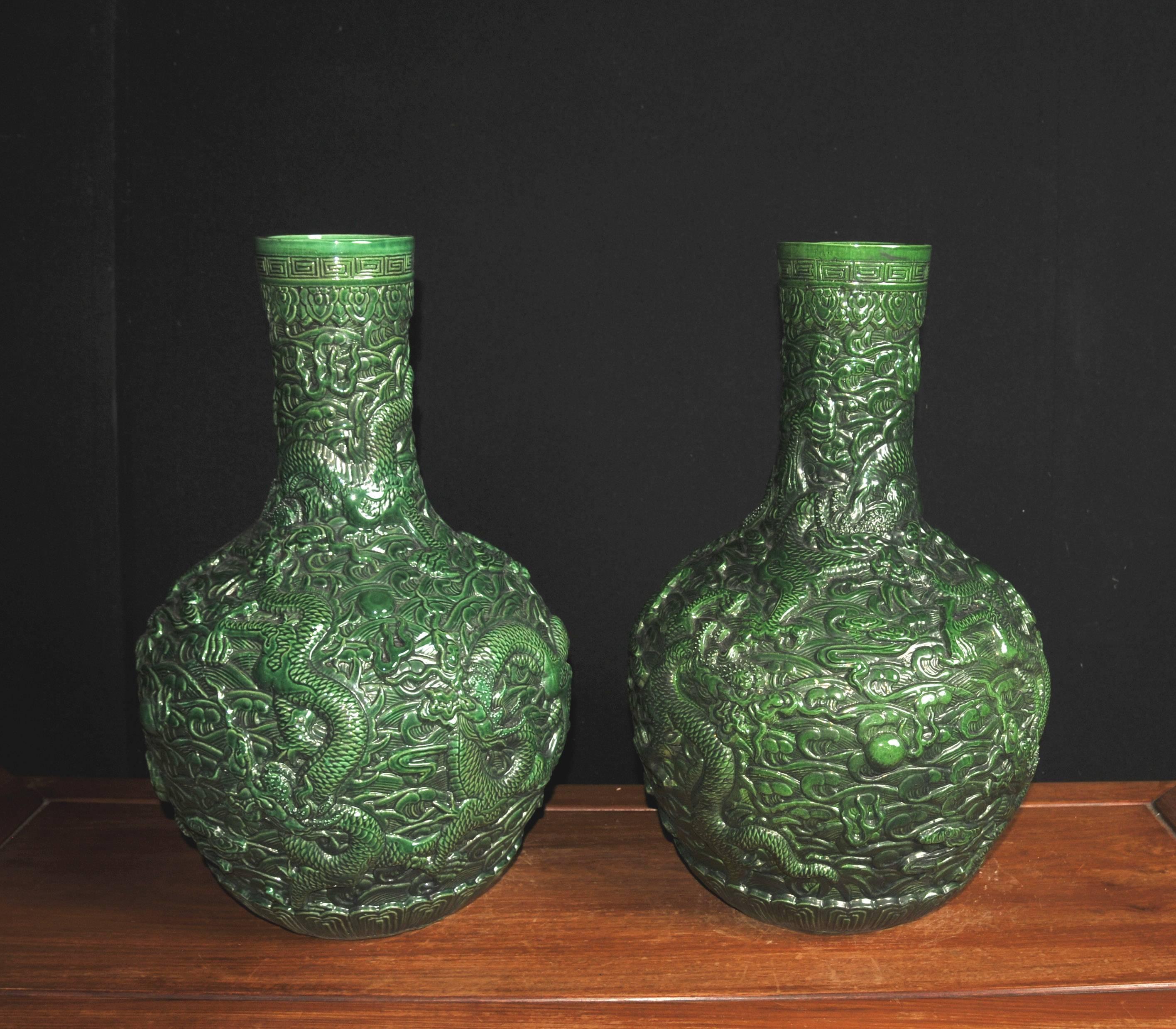 Pair of Chinese Green Cinnabar Lacquer Dragon Vases Urns Bulbous Urn 4