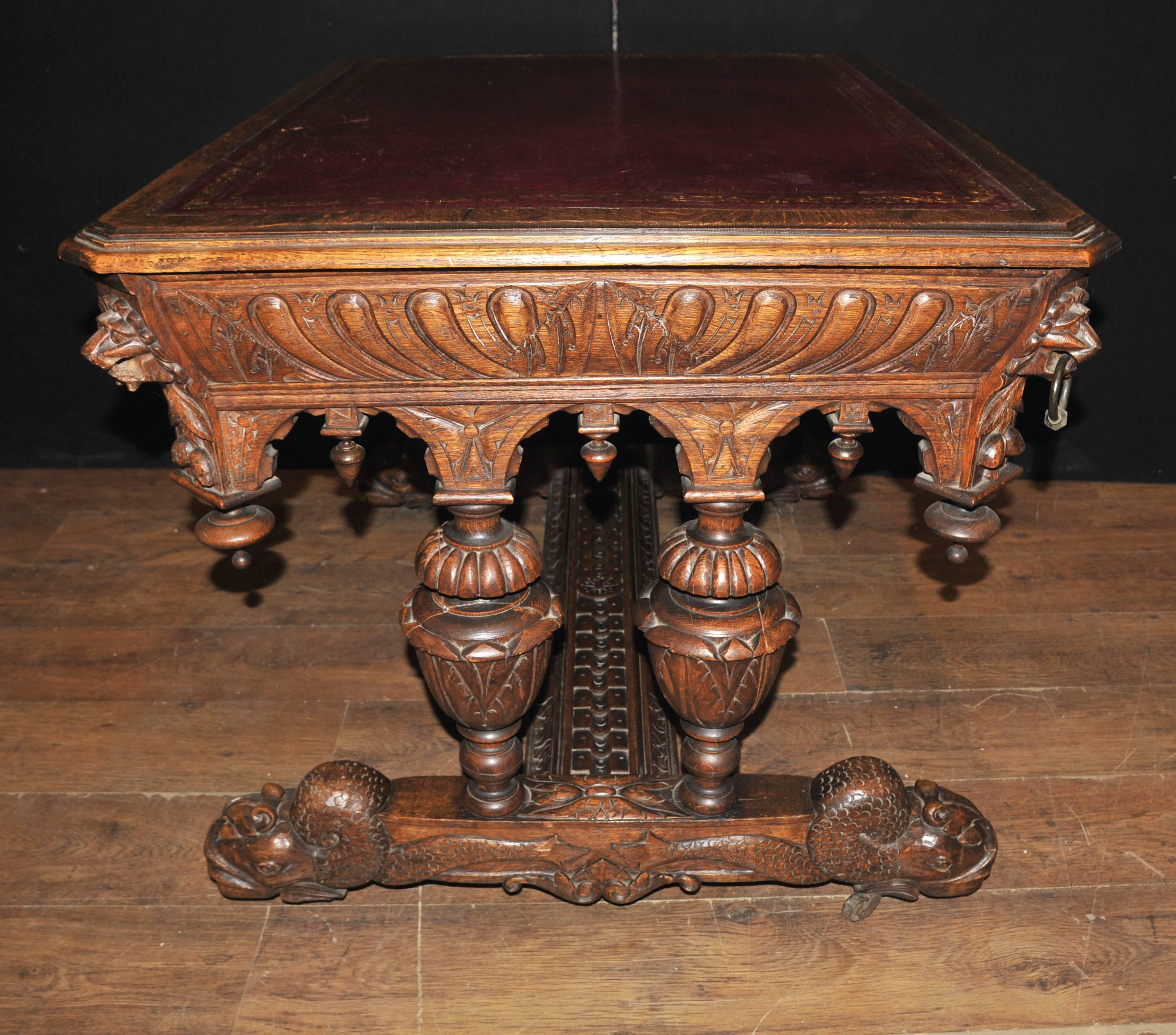 Antique 19th Century Carved Oak Library Table Desk Writing Table In Good Condition For Sale In Potters Bar, Herts