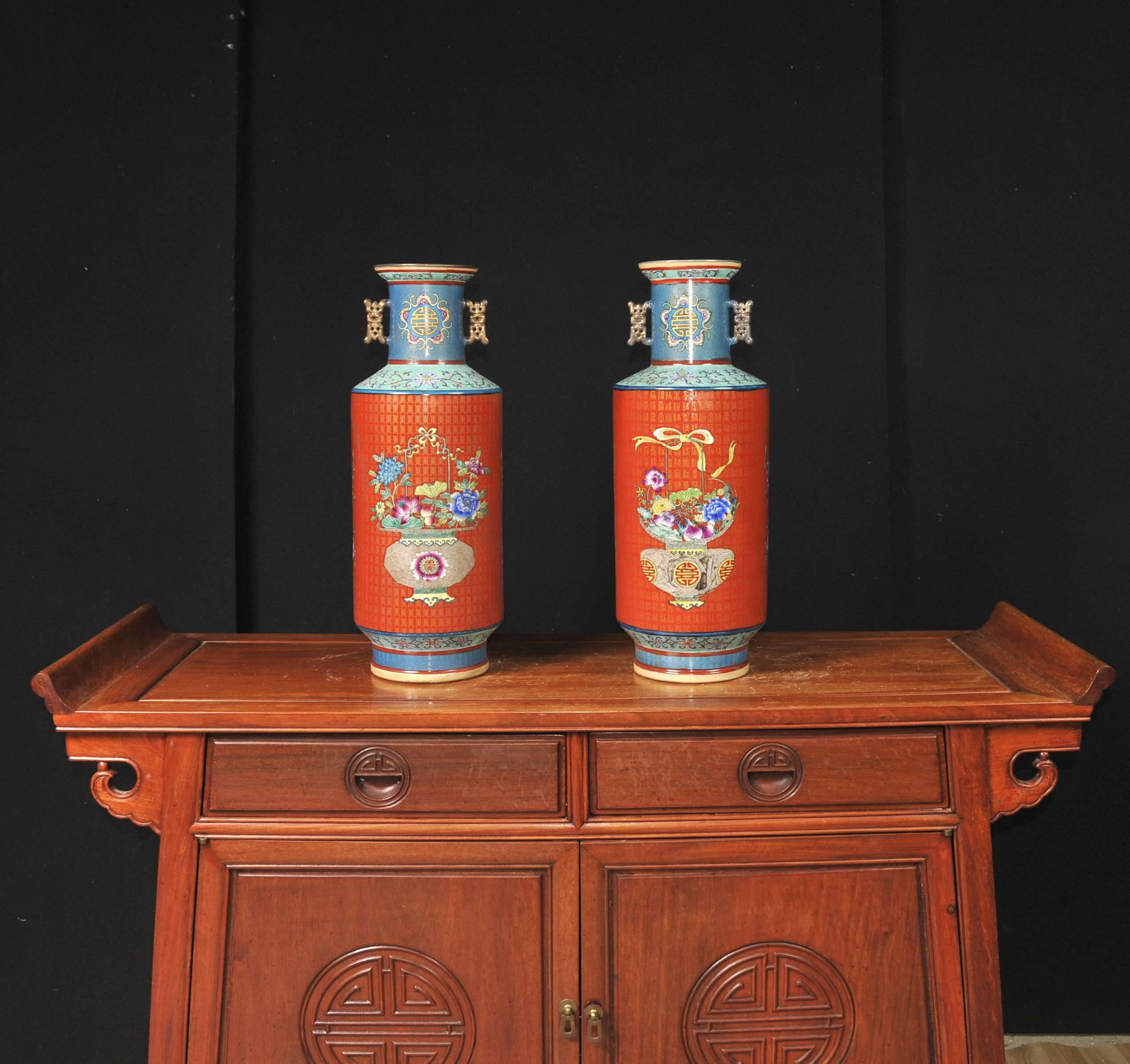 Pair of Chinese Qianlong Porcelain Rose Vases Urns 2