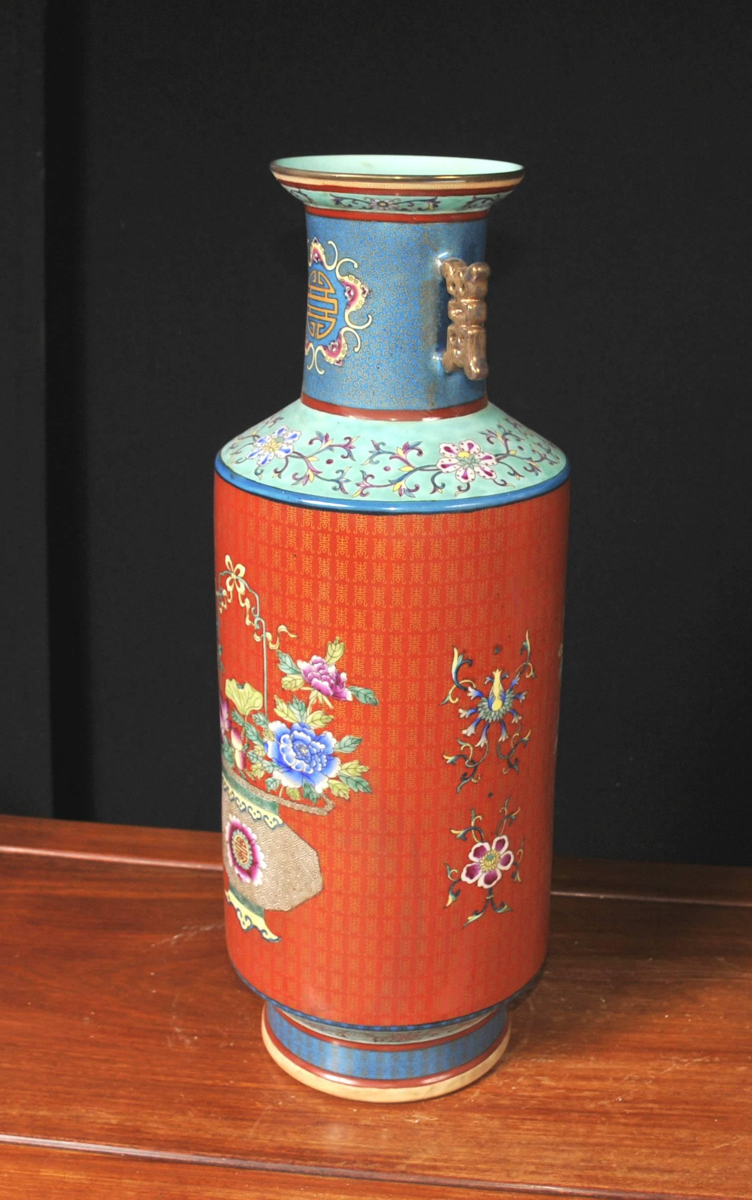 Pair of Chinese Qianlong Porcelain Rose Vases Urns 1