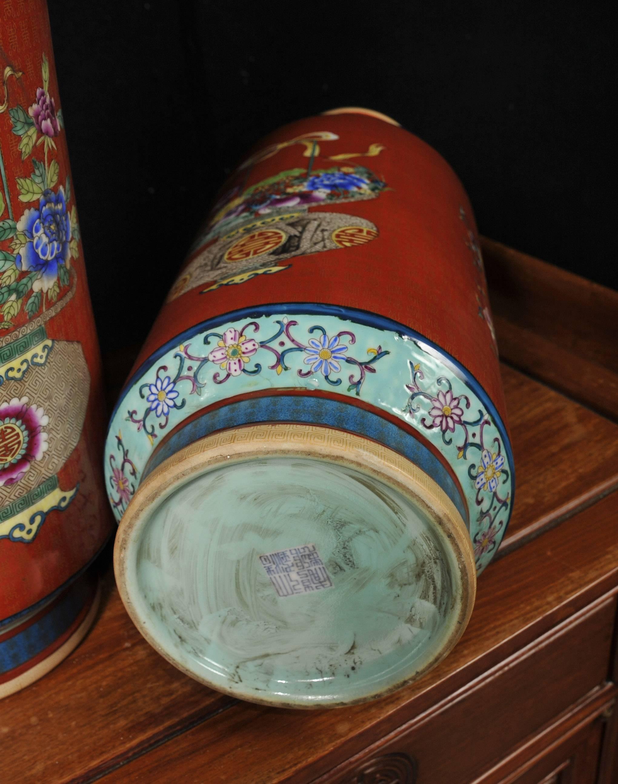 Pair of Chinese Qianlong Porcelain Rose Vases Urns In Excellent Condition In Potters Bar, Herts