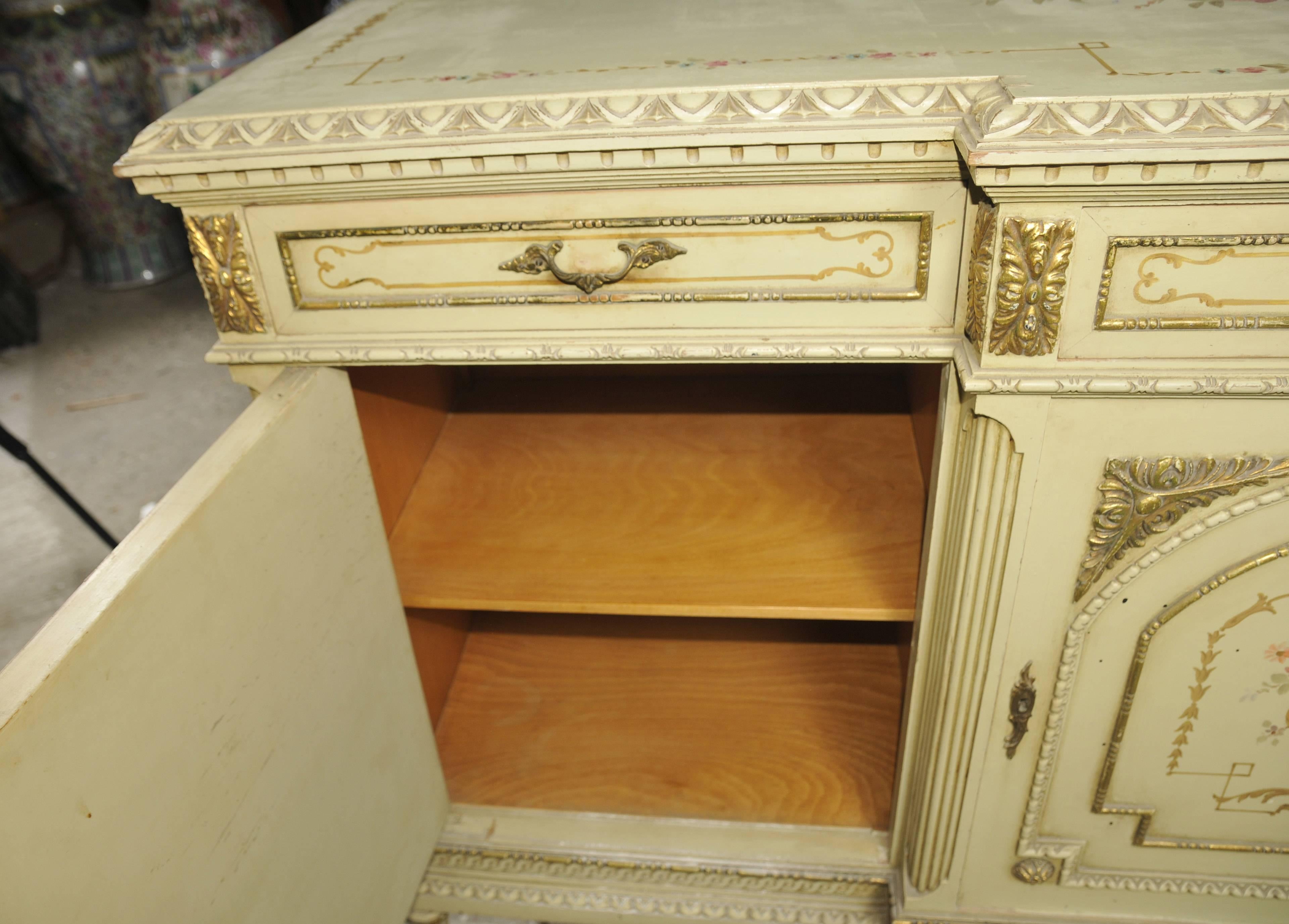 French Classical Painted Cabinet Sideboard Server In Excellent Condition For Sale In Potters Bar, Herts