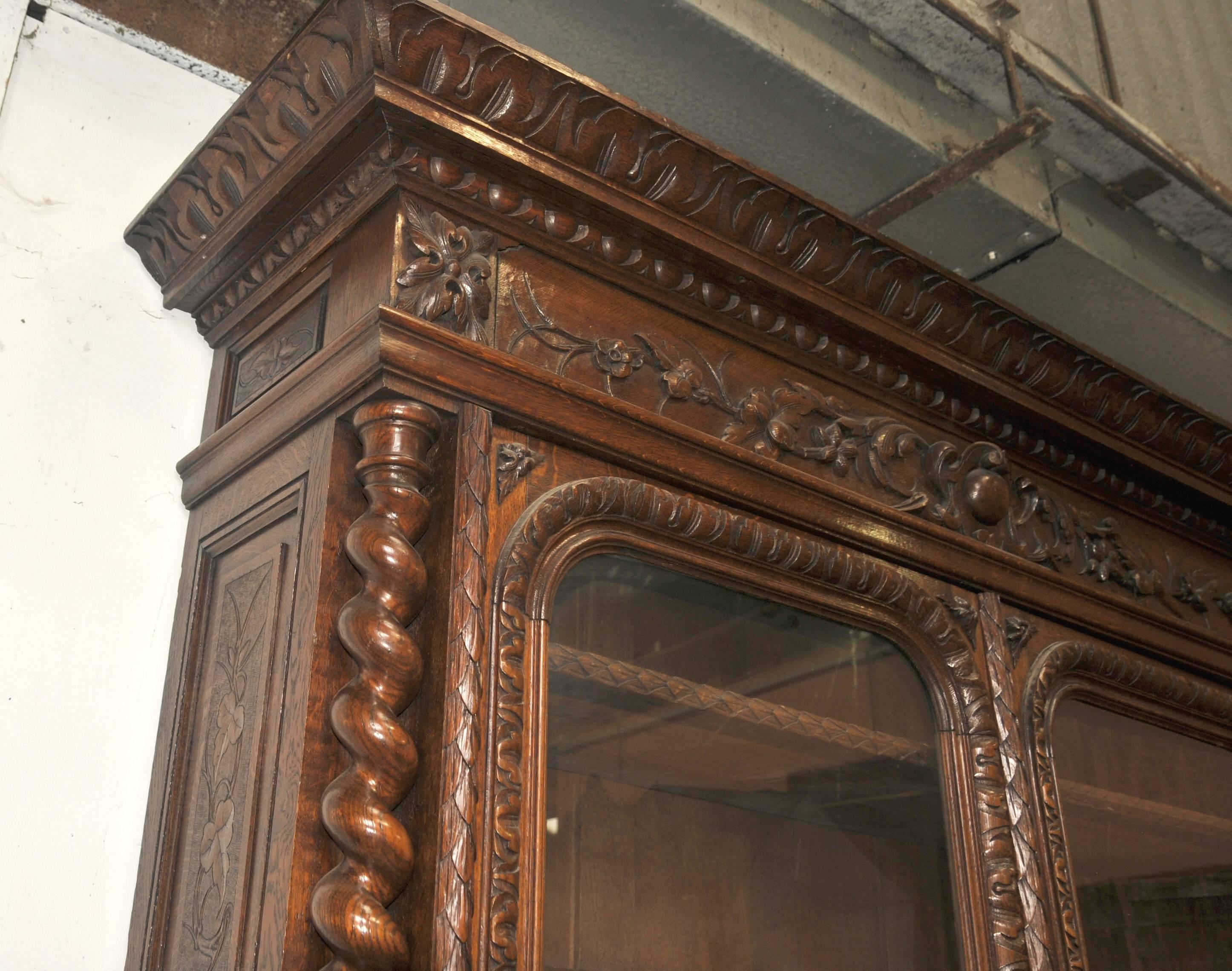 Large antique English oak bookase or cabinet.
We date this piece to circa 1880 and it's perfect for that farmhouse look.
The hand carved details are exquisite with floral motifs, lions heads, fleur-de-lys, egg and dart banding and the barley twist
