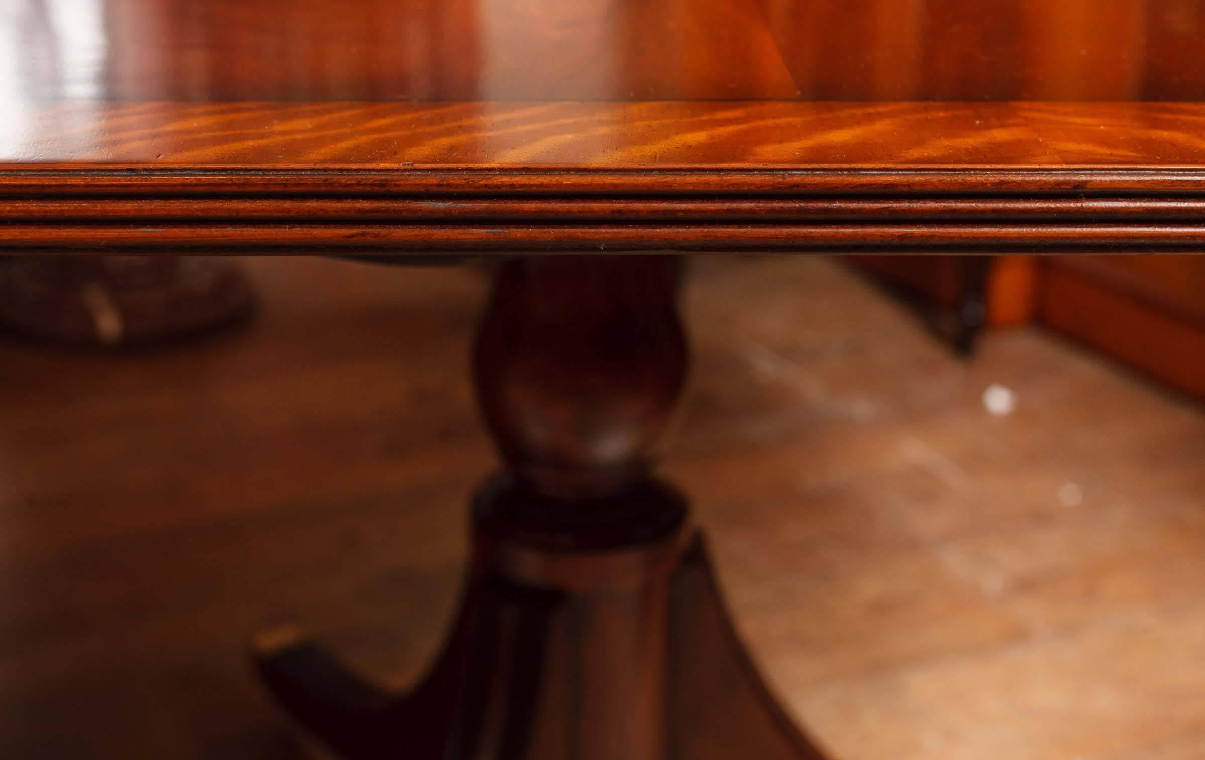 Come view these in our Hertfordshire warehouse, just 25 minutes north of London.
Gorgeous English Regency style extending pedestal dining table in mahogany
features a satinwood trim or crossbanding to the perimeter.
Table is 10 feet long when