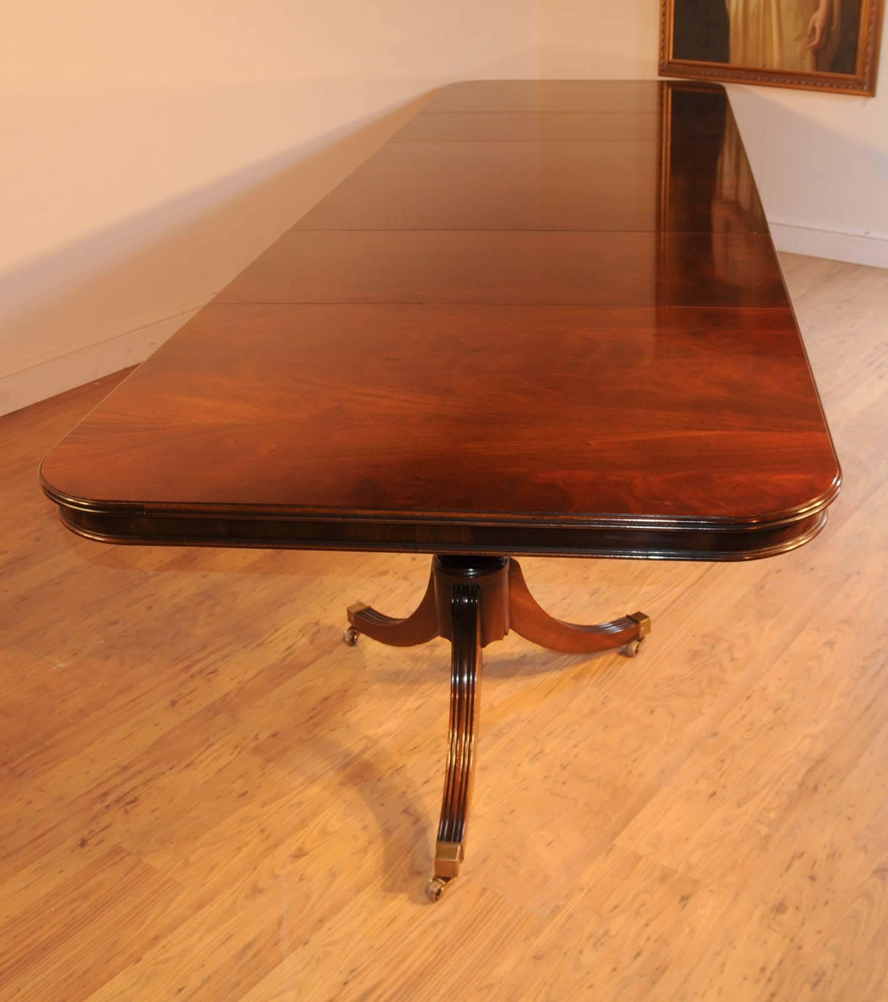Gorgeous Regency style mahogany pedestal dining table.
Large table measures 14 feet when fully extended (4.2 metres).
Seats 8-14 people comfortably when fully extended.
Table has three pedestal sections and two leaves so various size