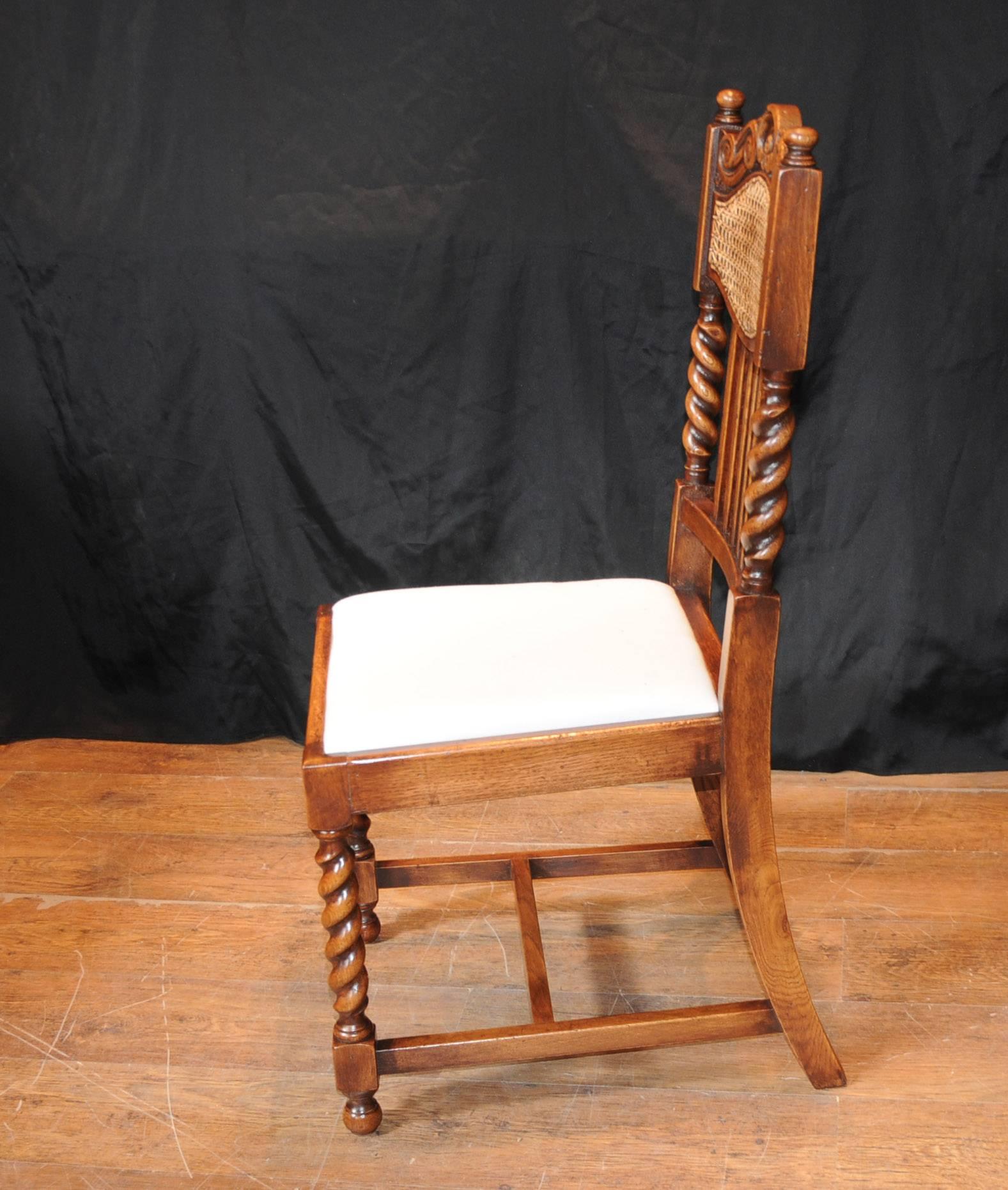 Late 20th Century Set of Eight Barley Twist Dining Chairs Kitchen Farmhouse Chair For Sale