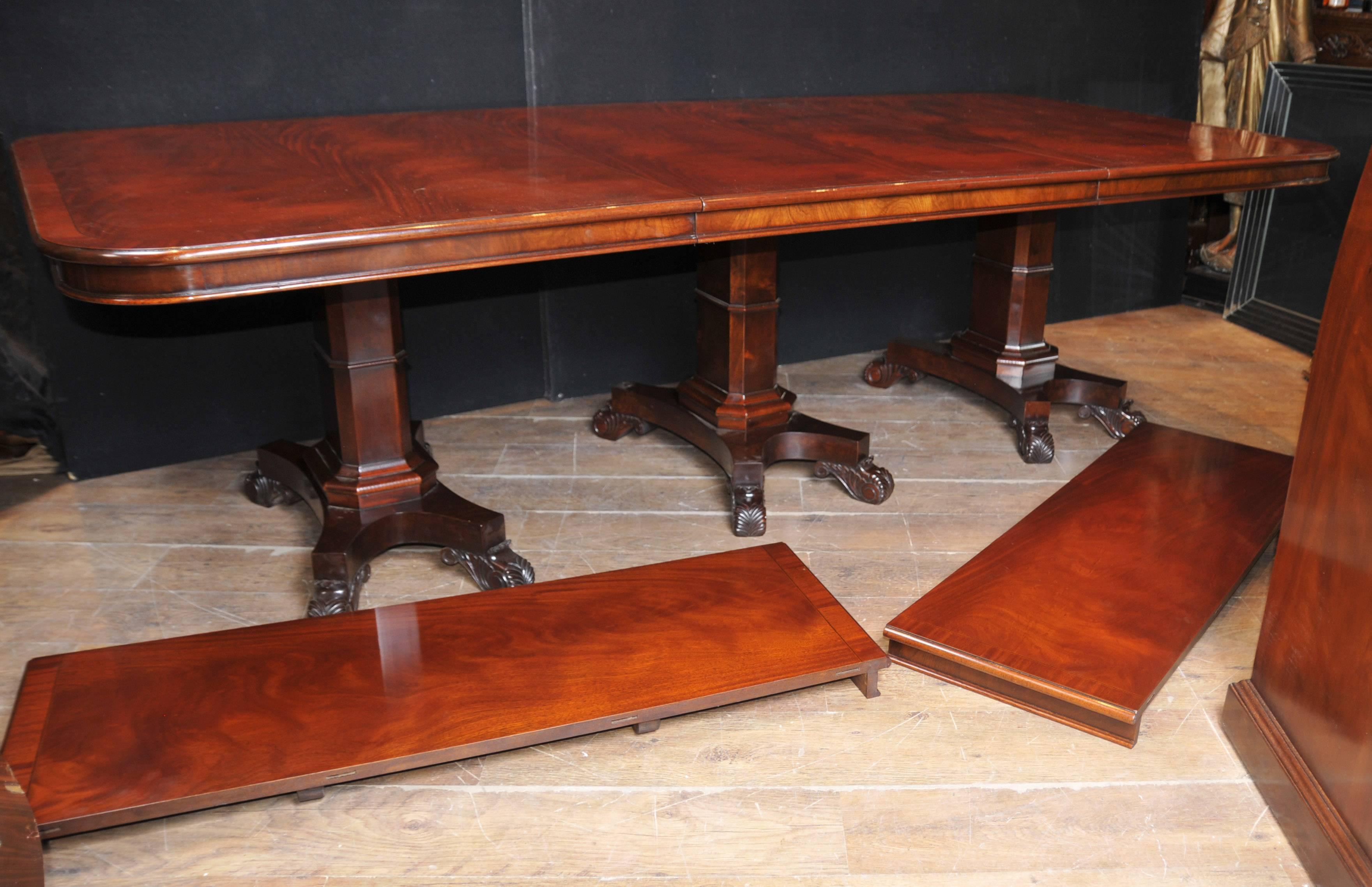 Regency Style Dining Table Mahogany Triple Pedestal Manner George Bullock In Good Condition For Sale In Potters Bar, Herts
