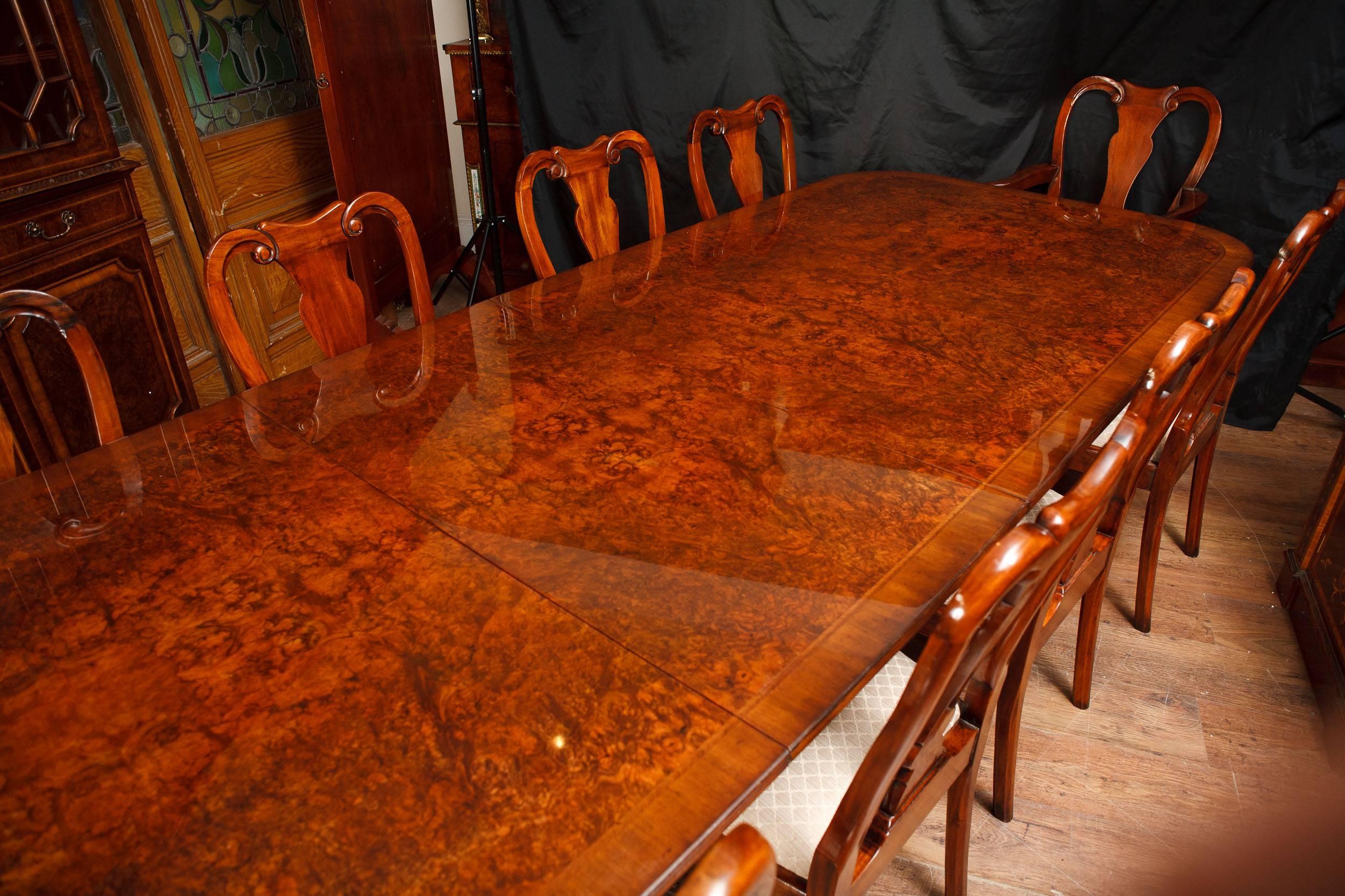 Walnut Dining Set Regency Style Table and Queen Anne Chairs Suite In Good Condition For Sale In Potters Bar, Herts